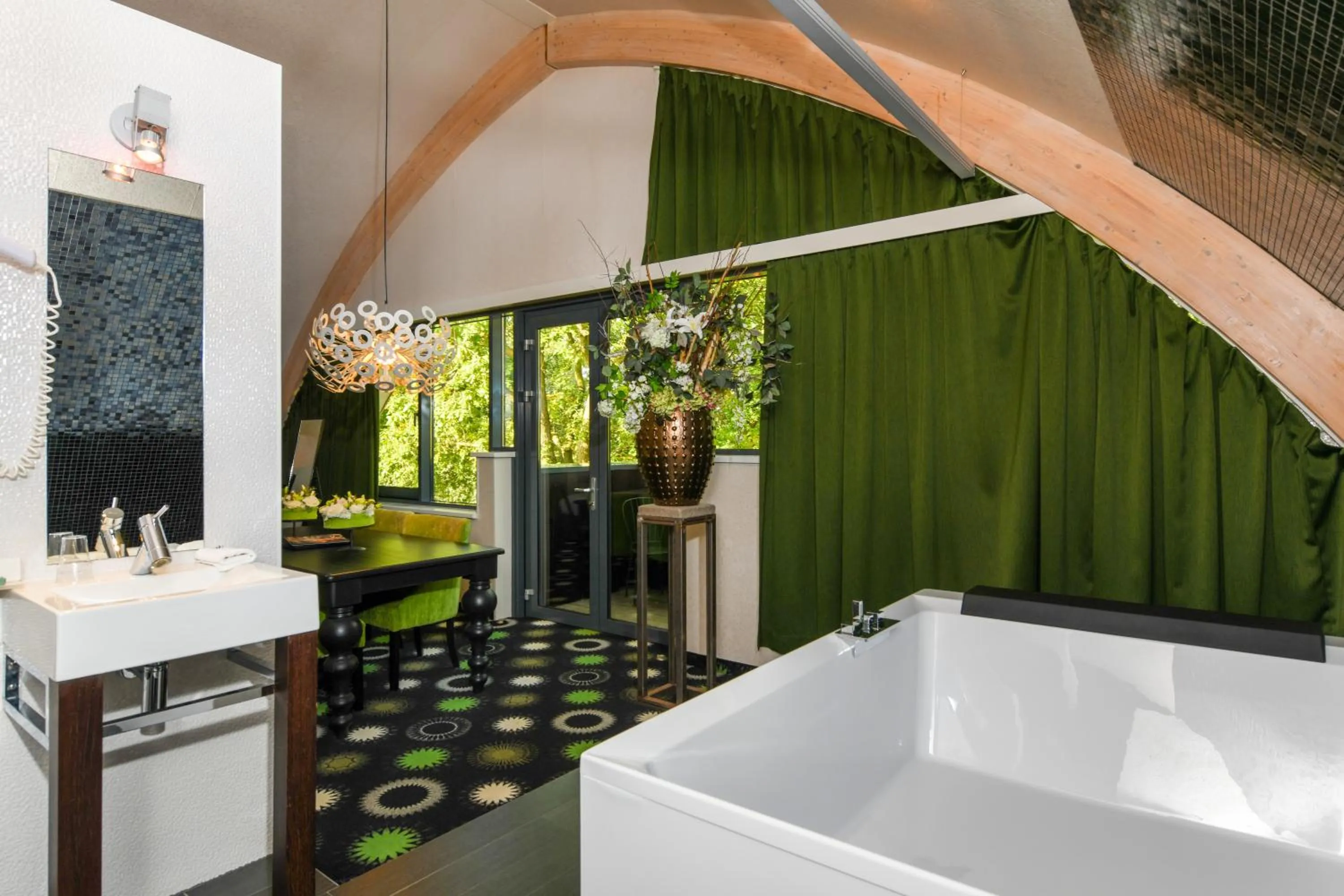 Hot Tub in Hotel De Roode Schuur