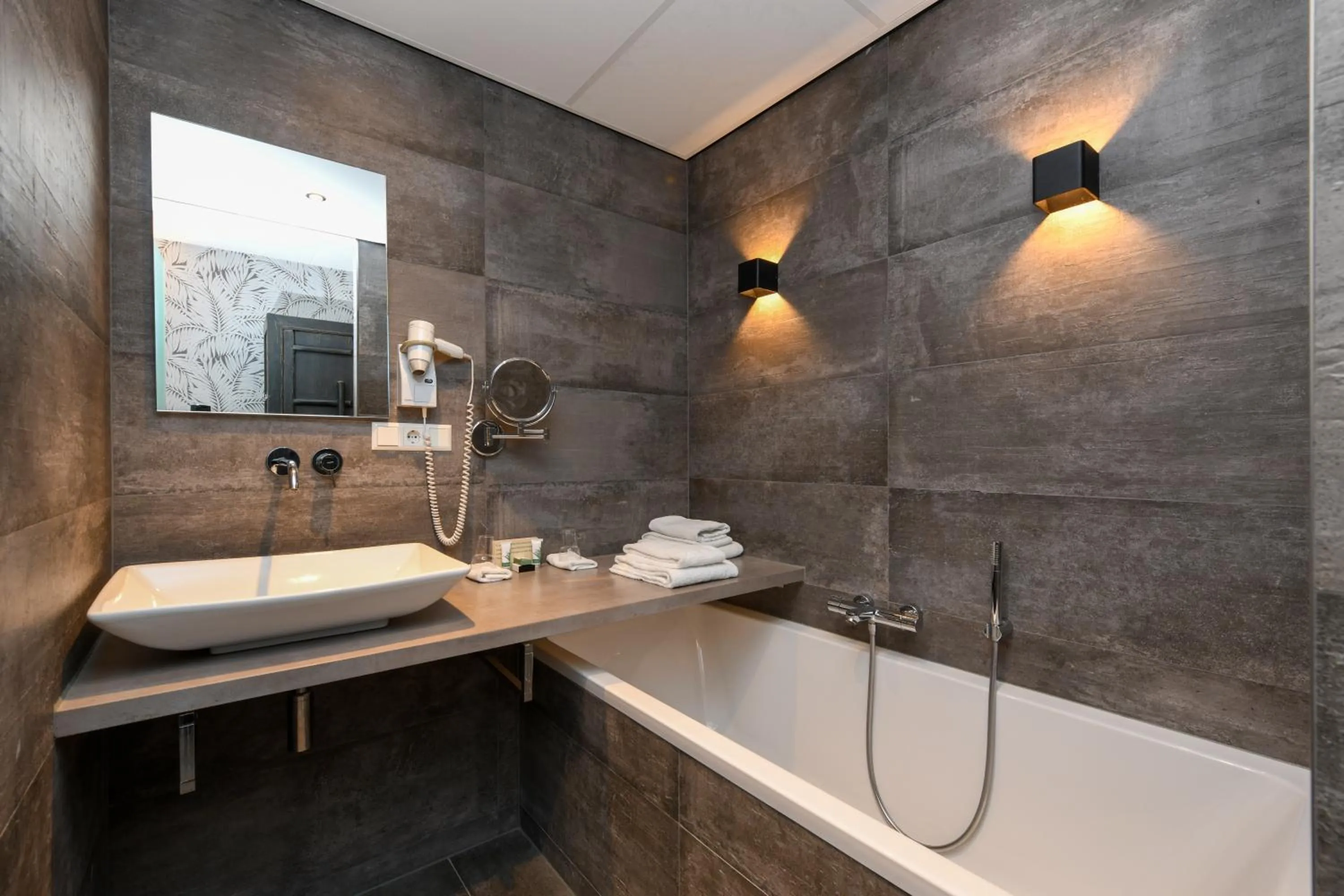 Bathroom in Hotel De Roode Schuur