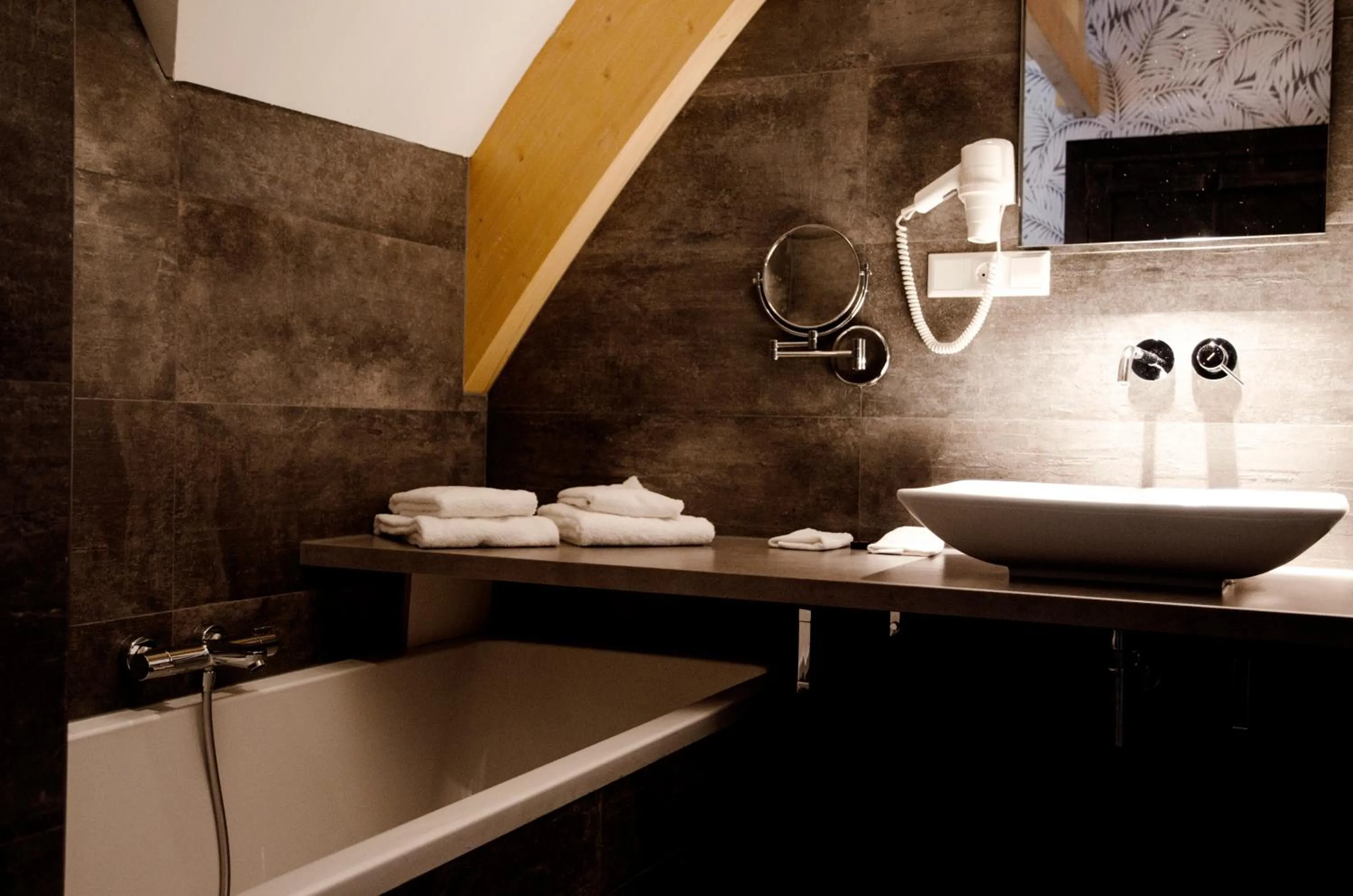 Bedroom in Hotel De Roode Schuur