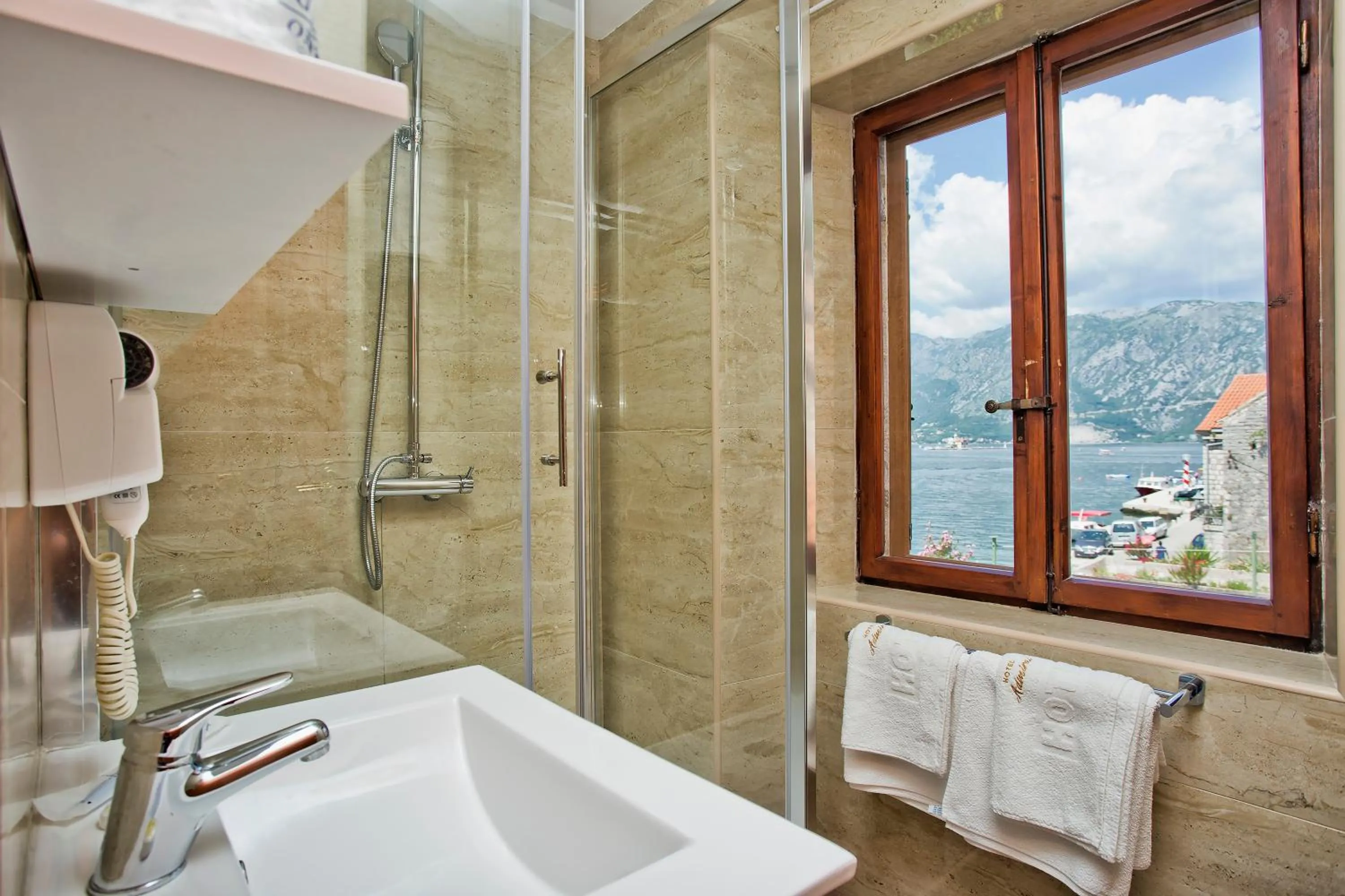 Bathroom in Hotel Admiral