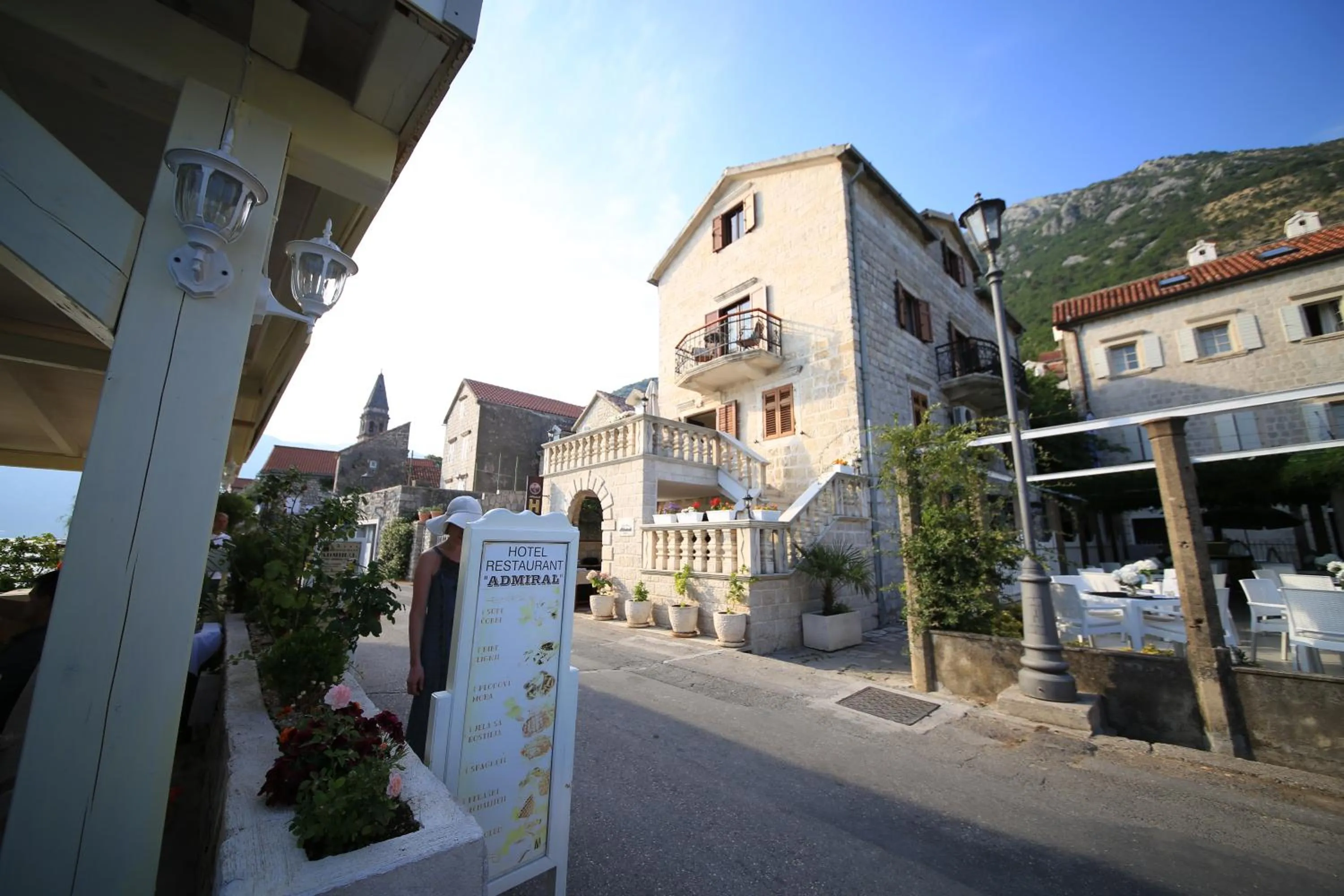 Restaurant/places to eat in Hotel Admiral