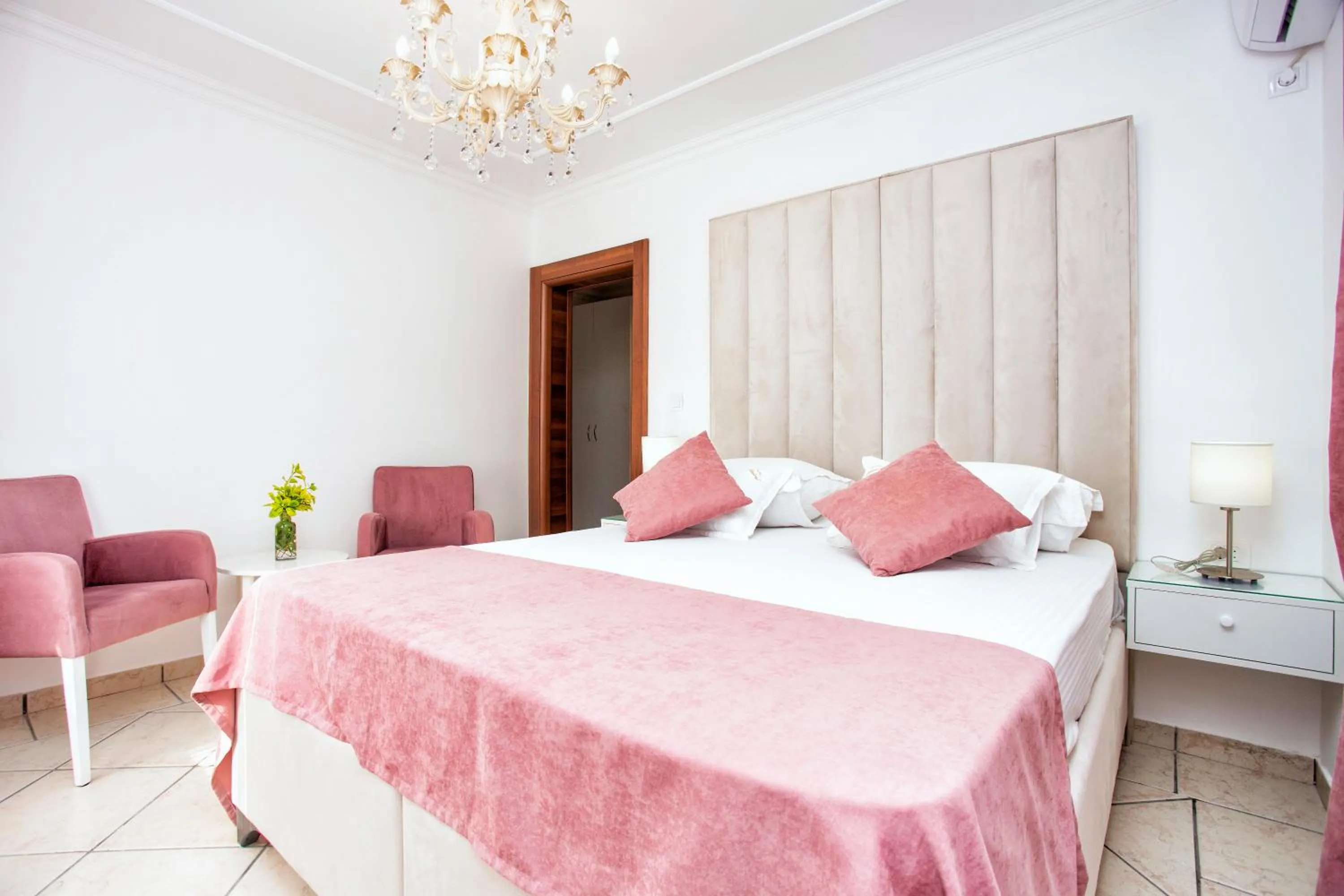 Bedroom, Bed in Hotel Admiral