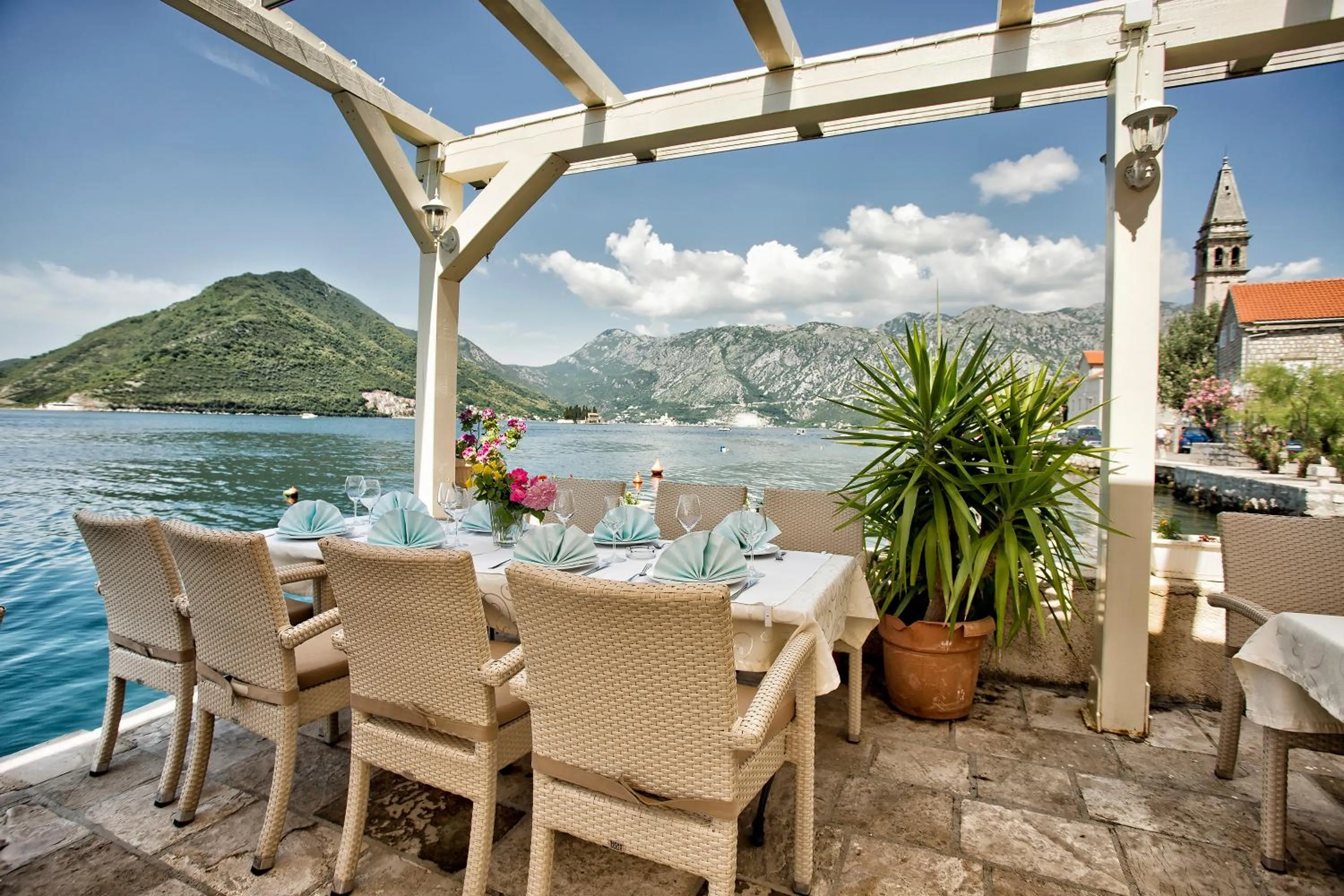 Restaurant/places to eat in Hotel Admiral