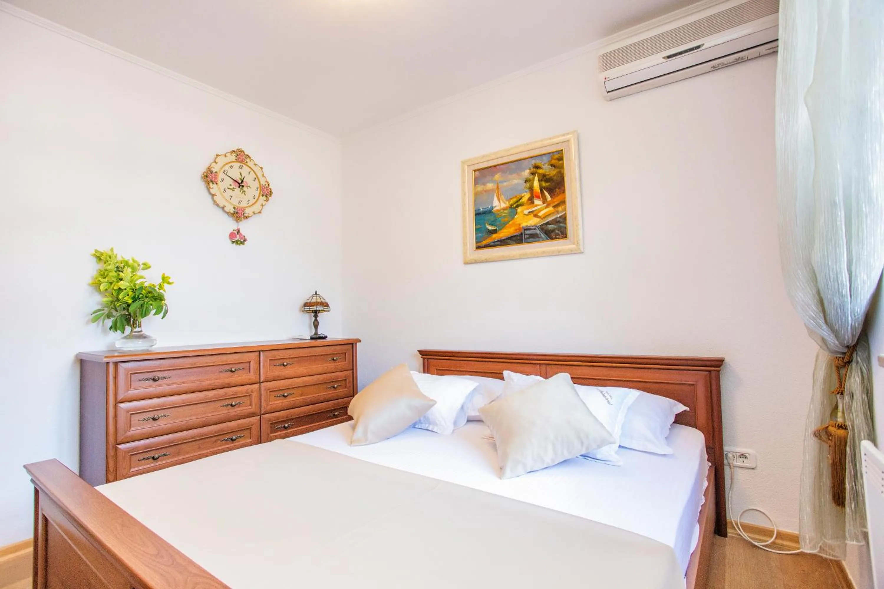 Bedroom, Bed in Hotel Admiral