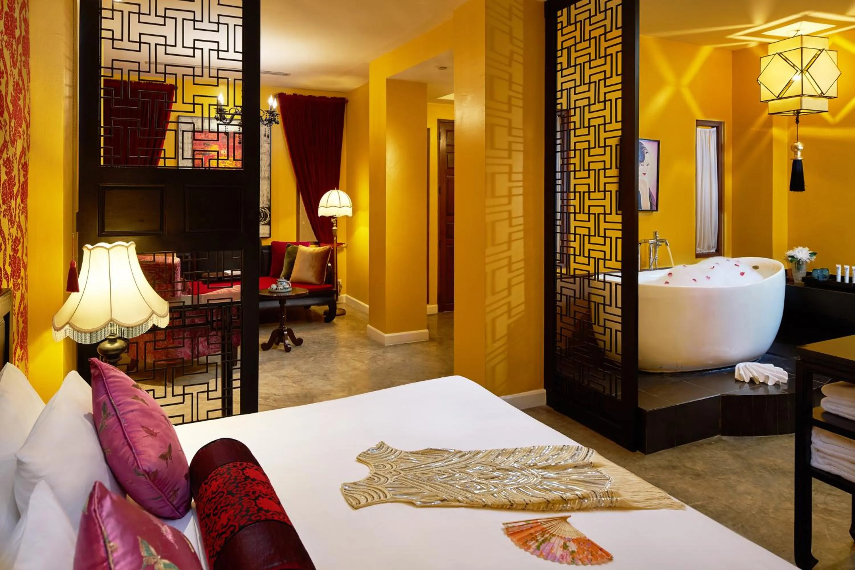 Bed in Shanghai Mansion Bangkok