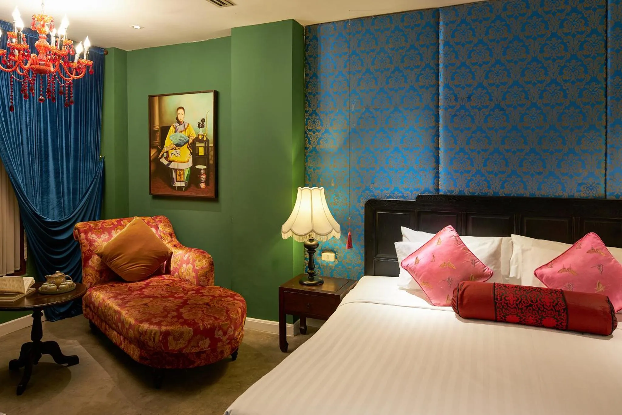 Bed in Shanghai Mansion Bangkok