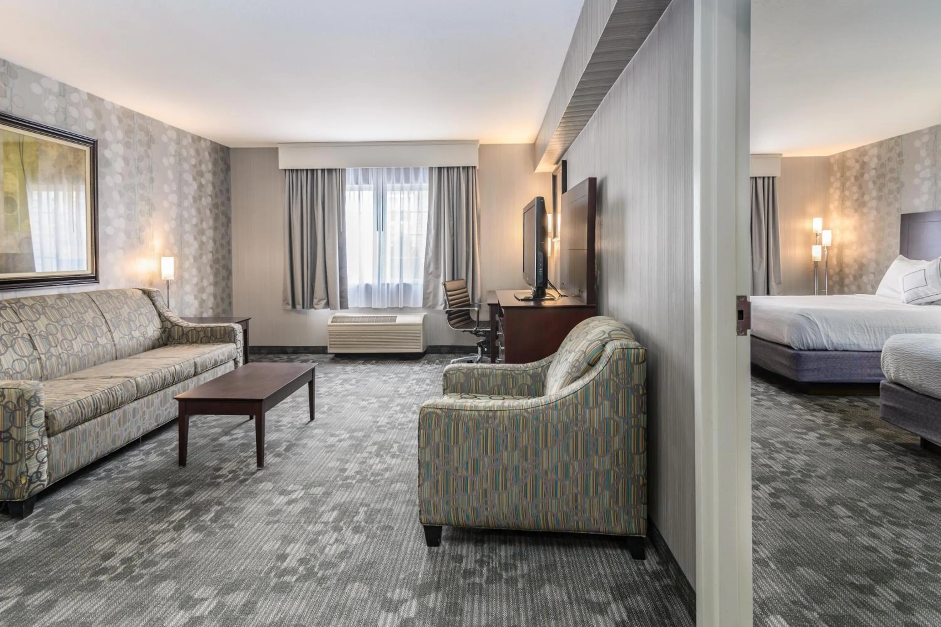 Bed in Best Western Concord Inn and Suites