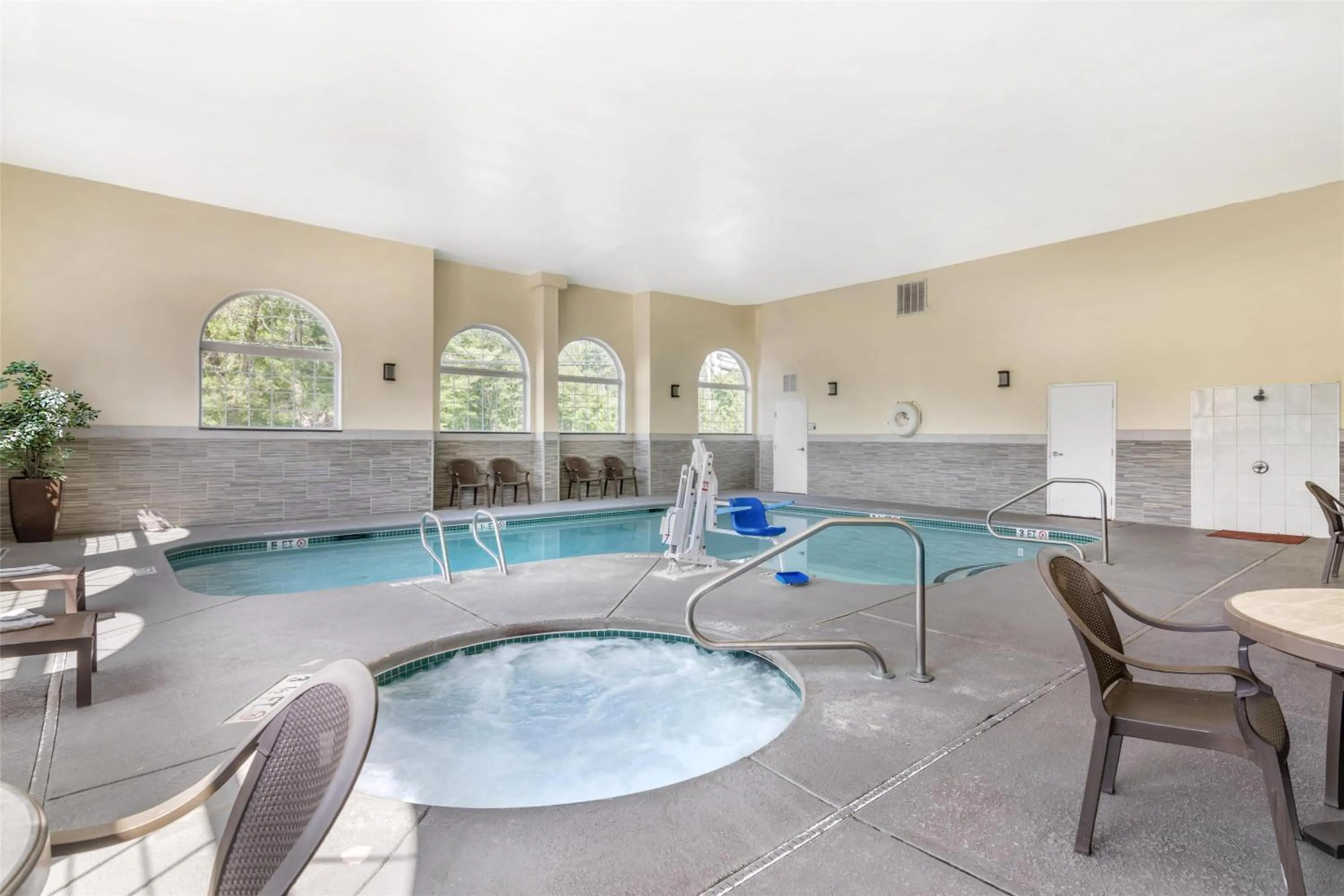 Pool view in Best Western Concord Inn and Suites