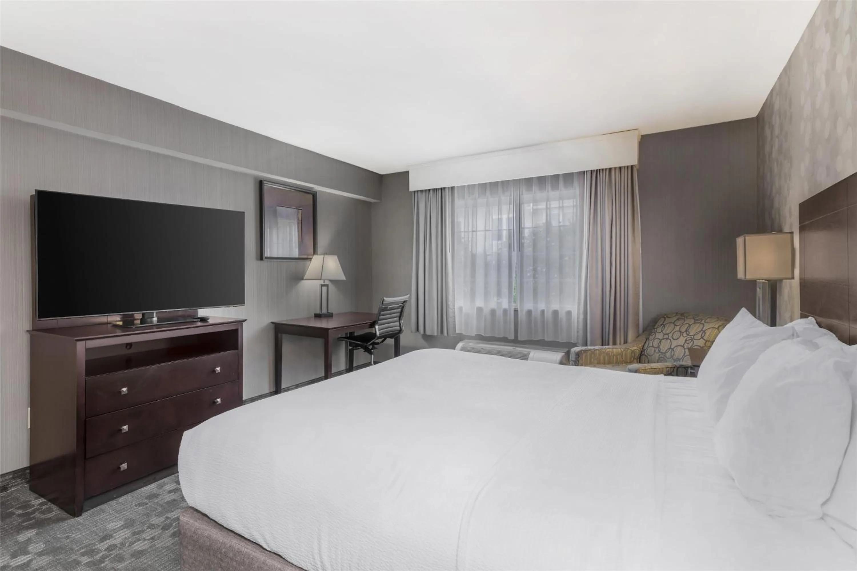 Bedroom, Bed in Best Western Concord Inn and Suites