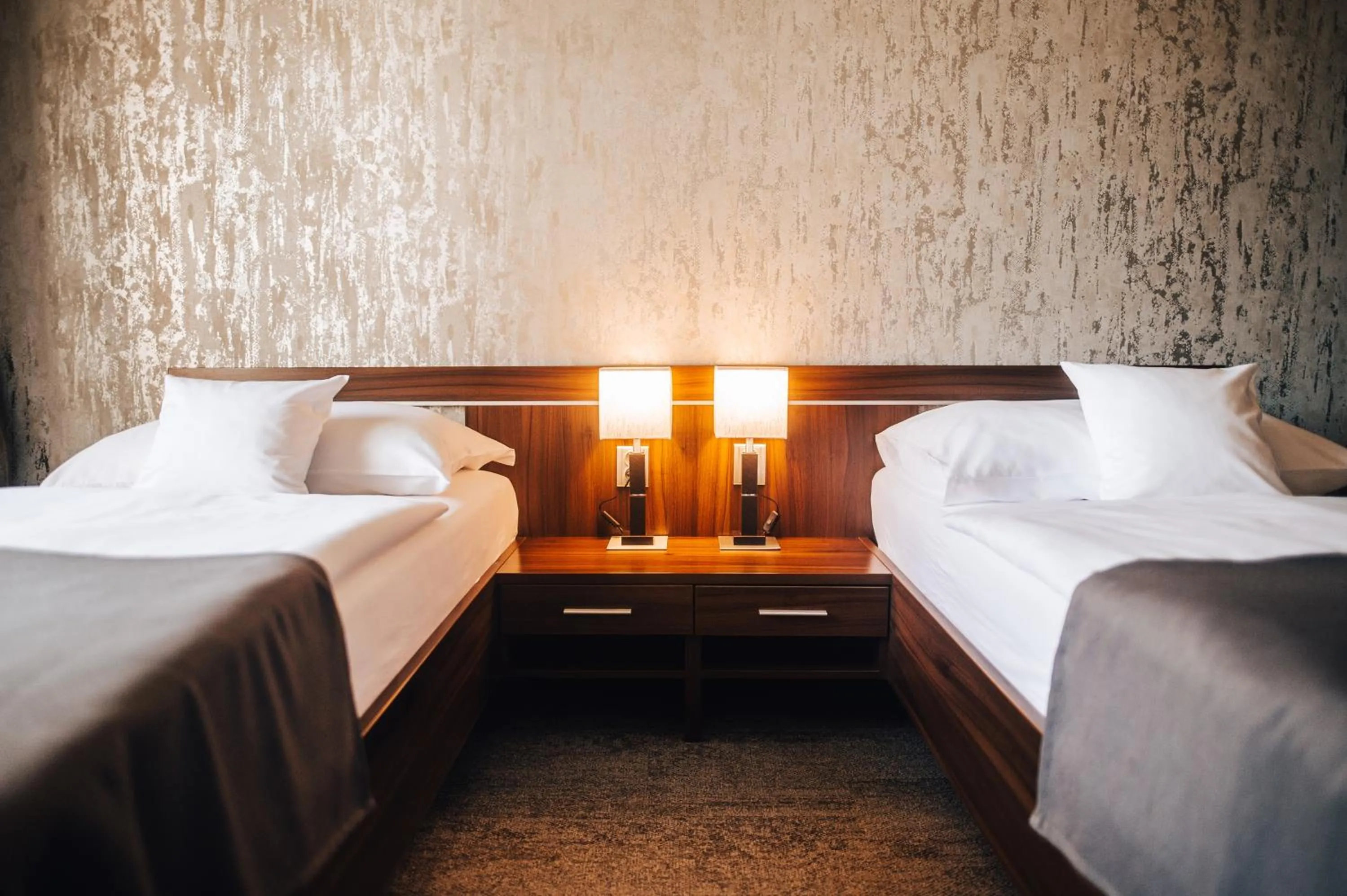 Property building, Bed in Hotel Elegance