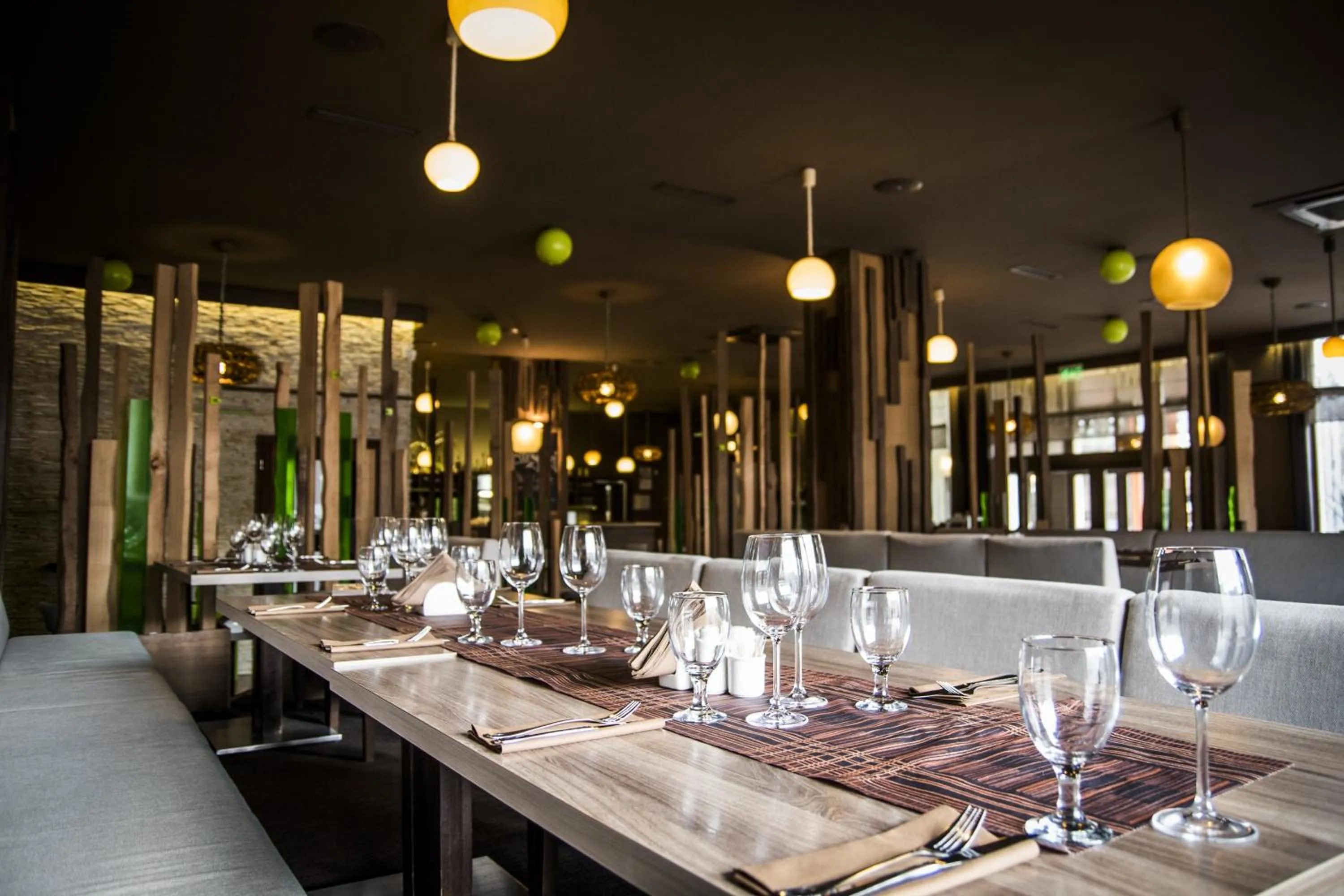 Restaurant/places to eat in Hotel Elegance
