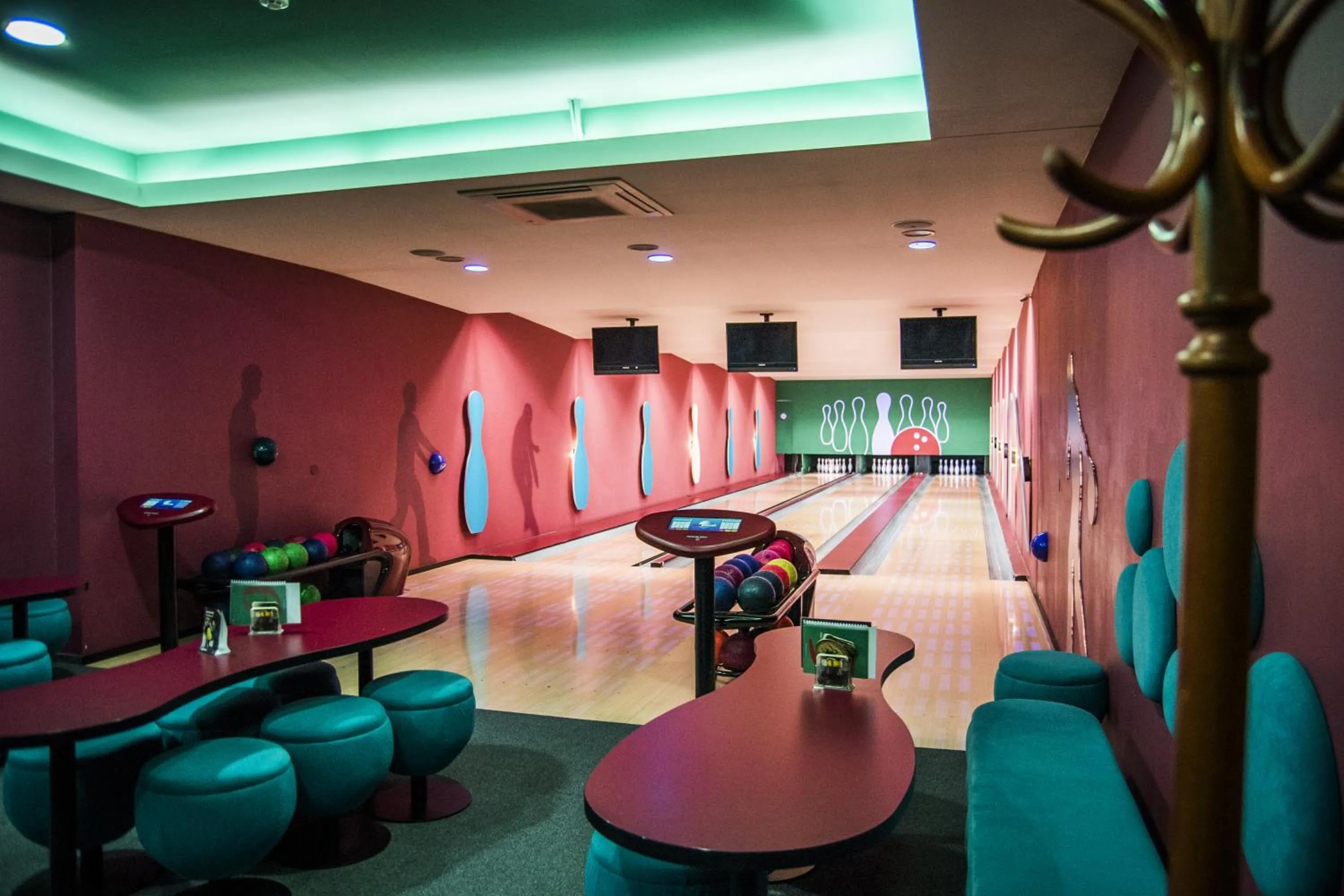 Bowling in Hotel Elegance