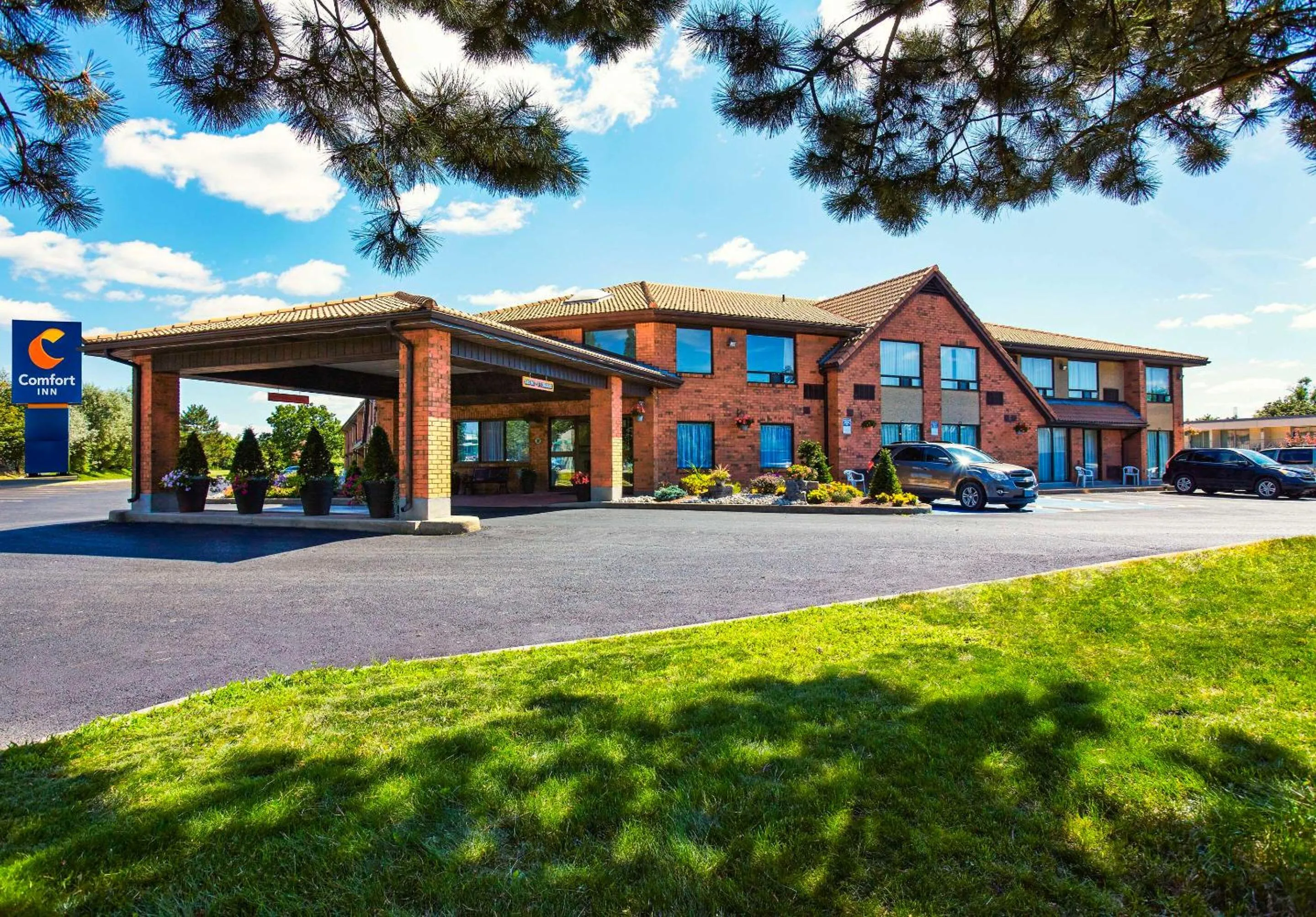 Property building in Comfort Inn Cobourg