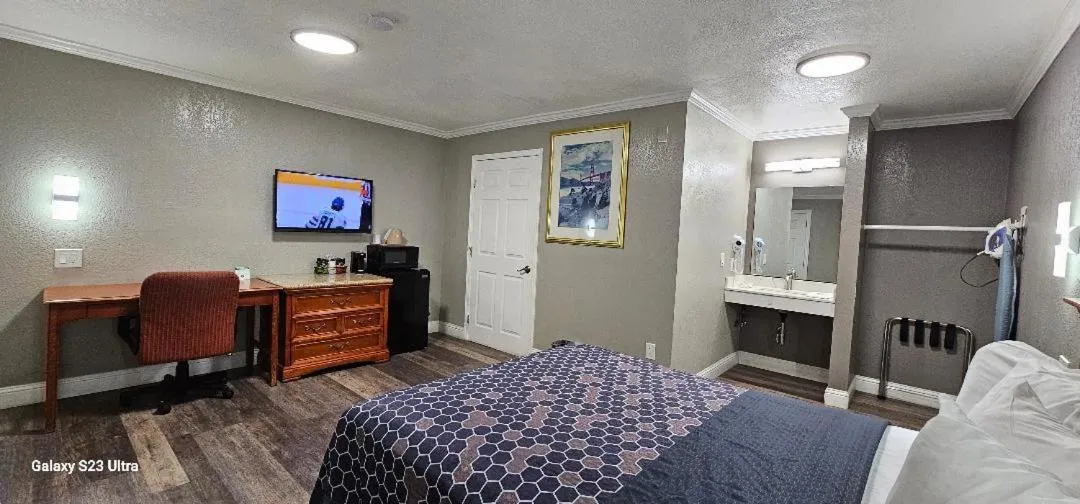 Bed in Sycamore Inn Chico University Area