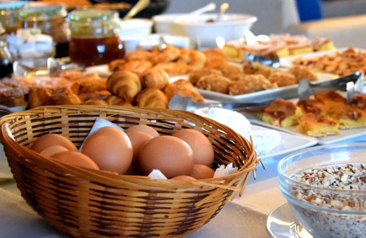 Food and drinks in Avantis Suites Hotel