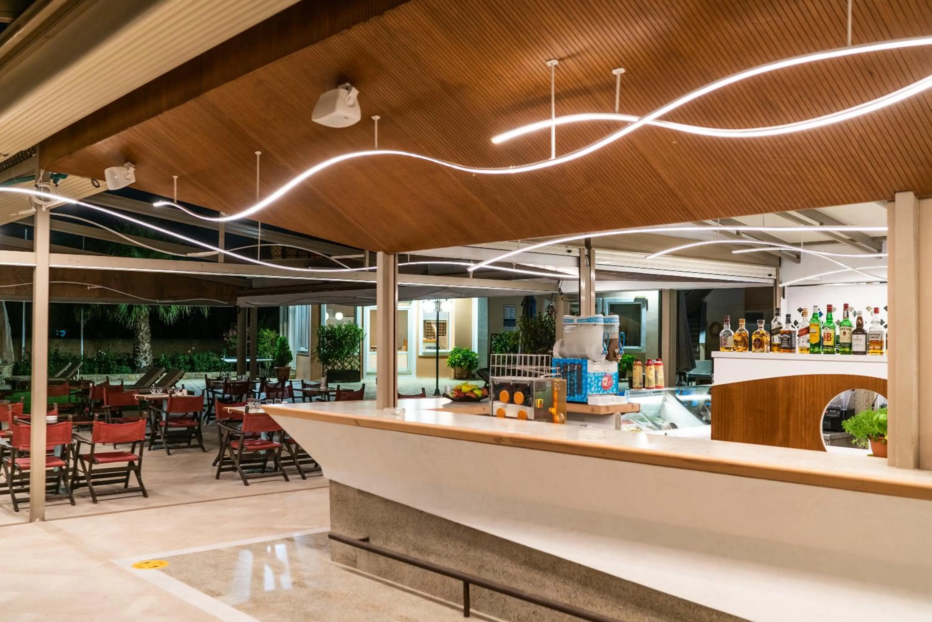 Restaurant/places to eat in Avantis Suites Hotel