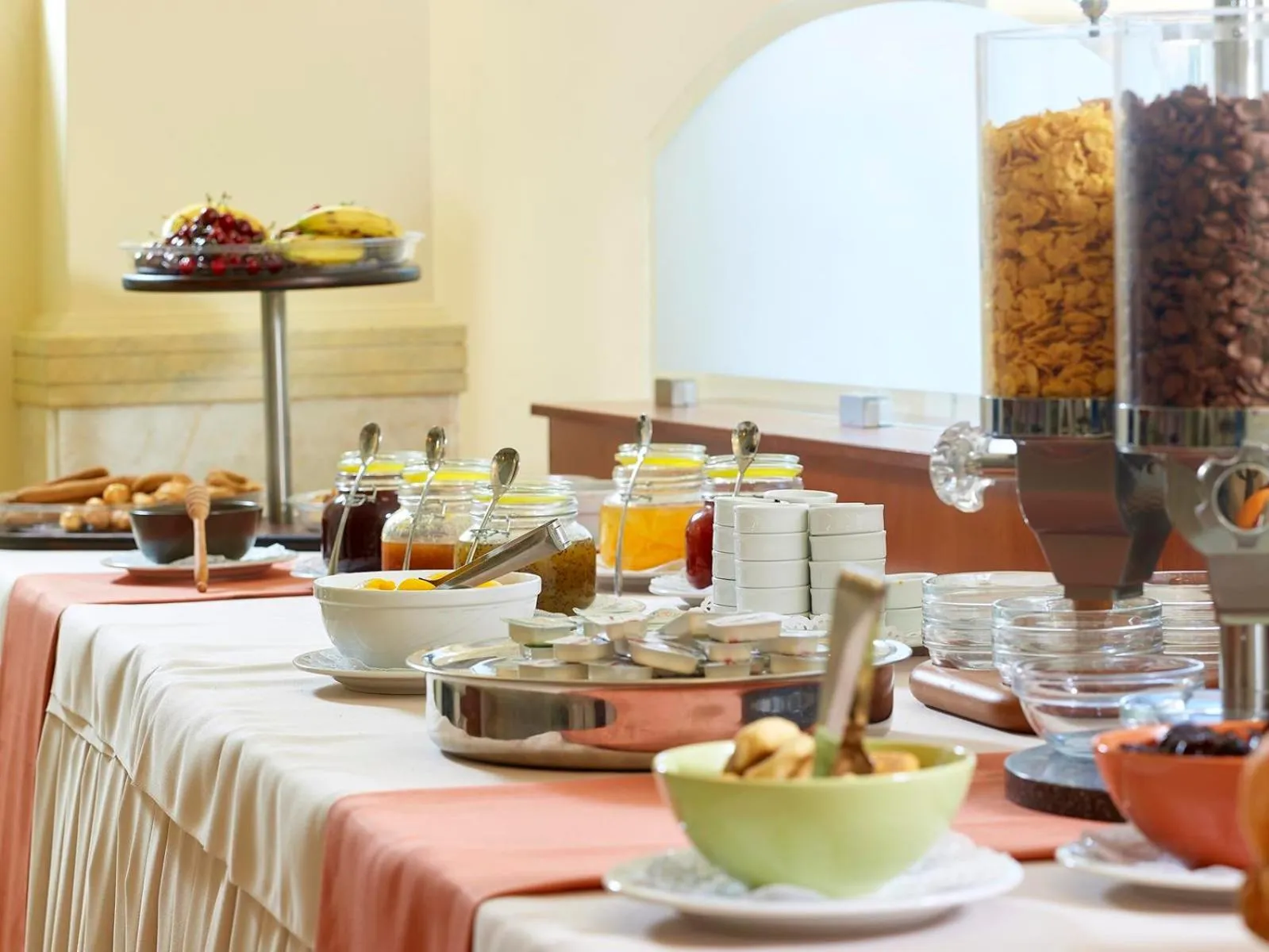 Food and drinks in Avantis Suites Hotel