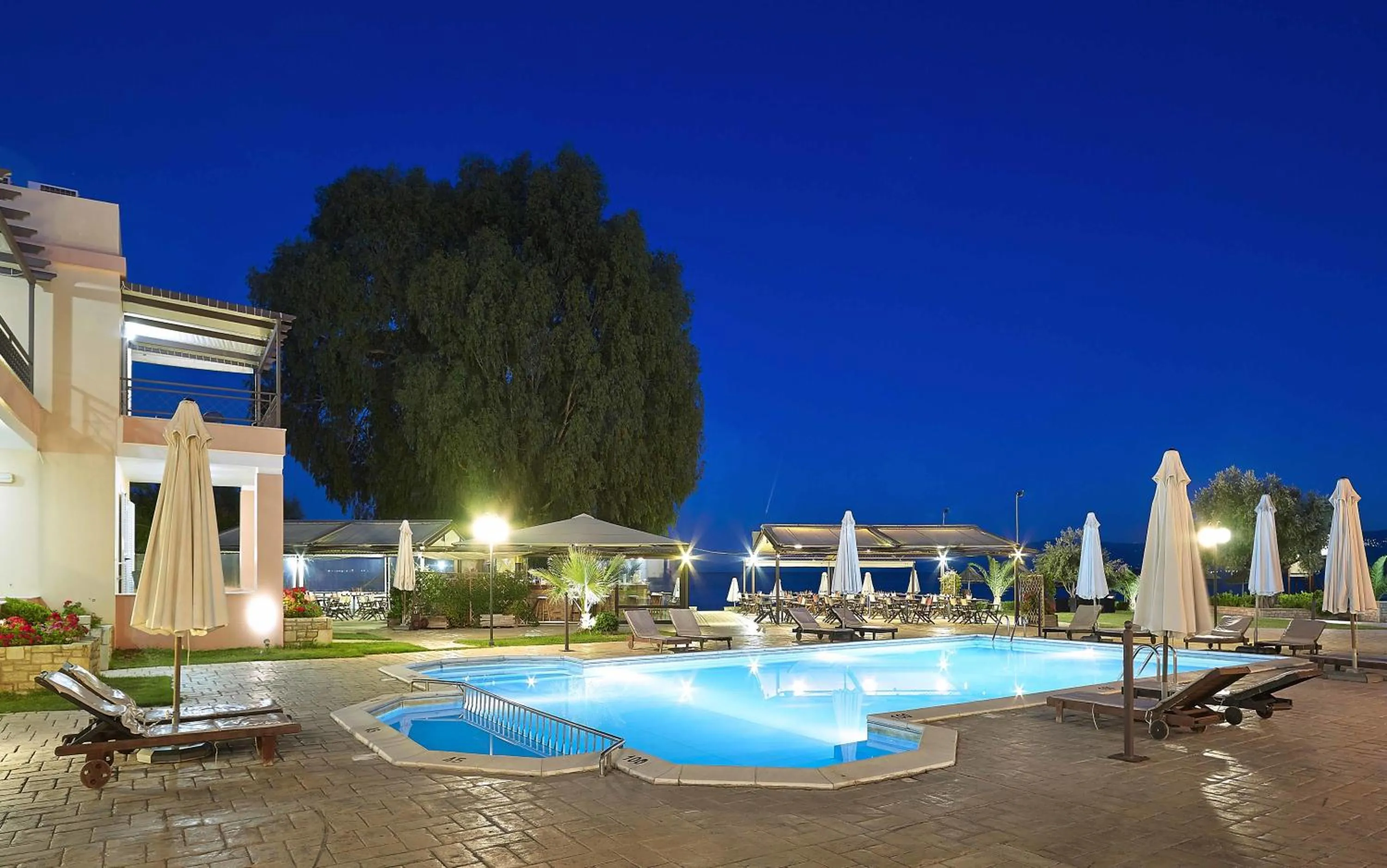 Property building in Avantis Suites Hotel