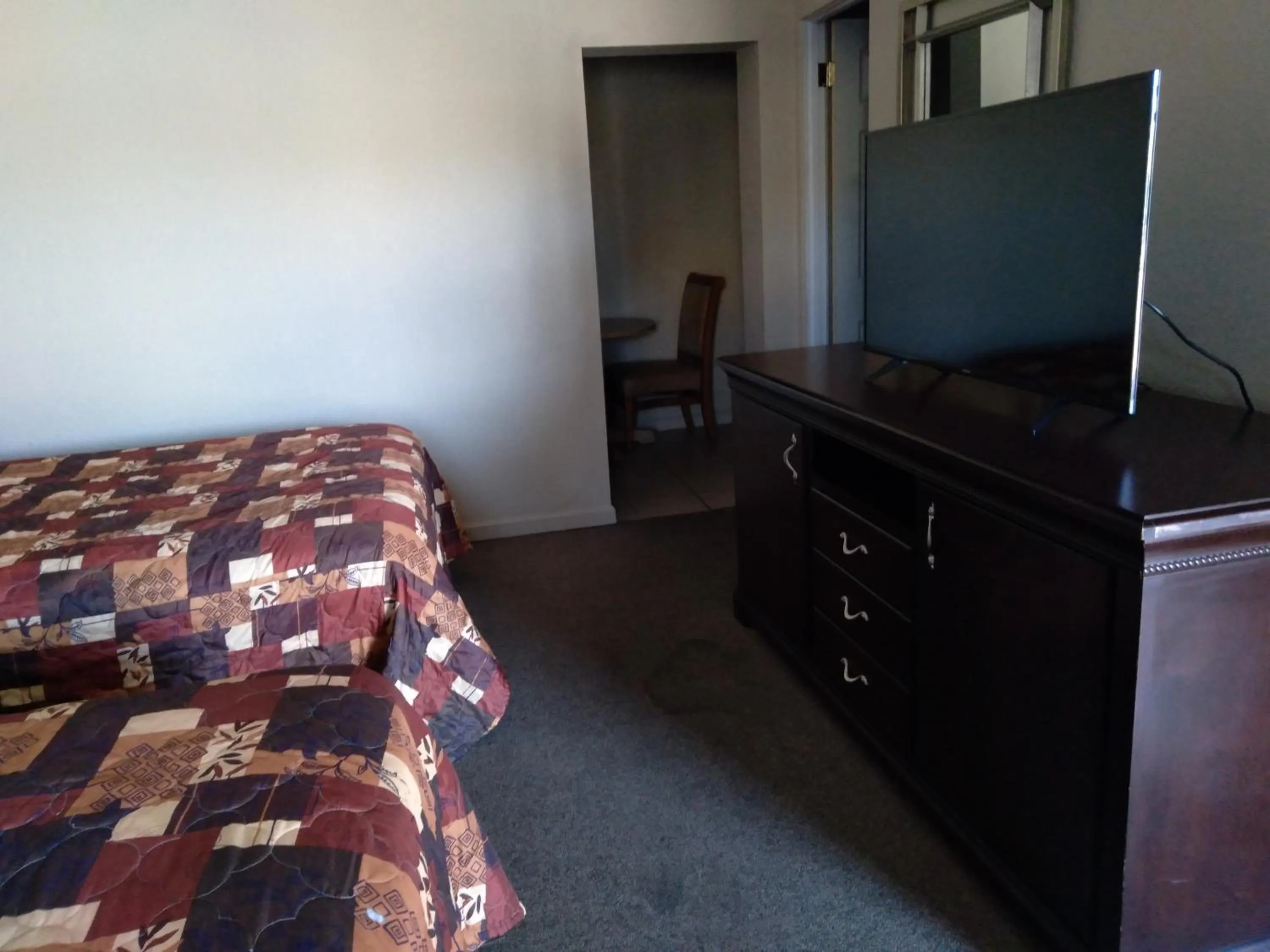 Bed in Budget Lodge Mount Dora