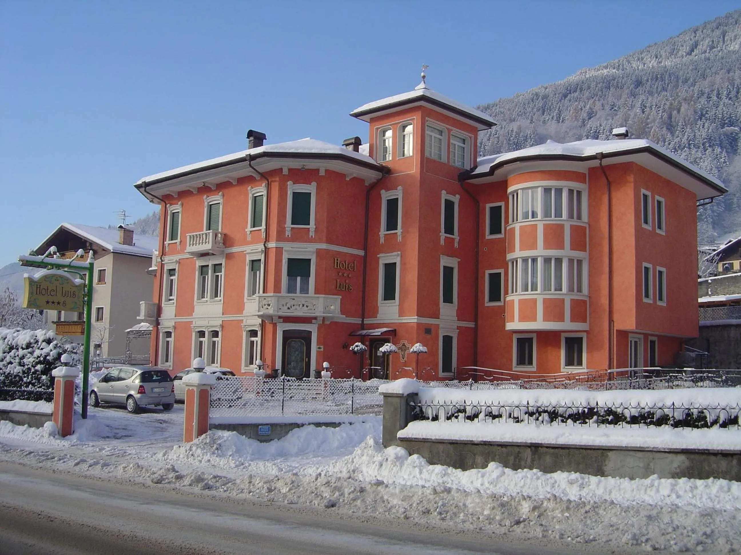 Property building in Hotel Luis