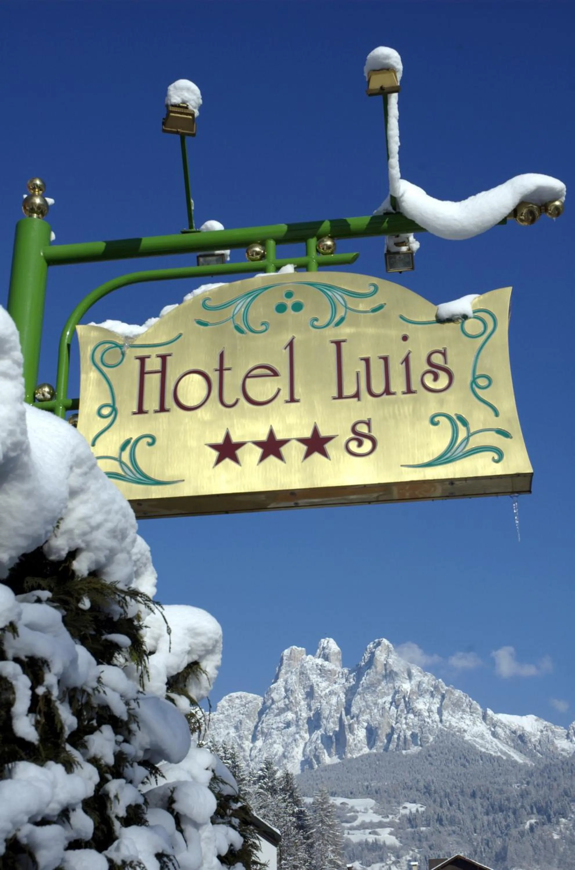 Property building in Hotel Luis