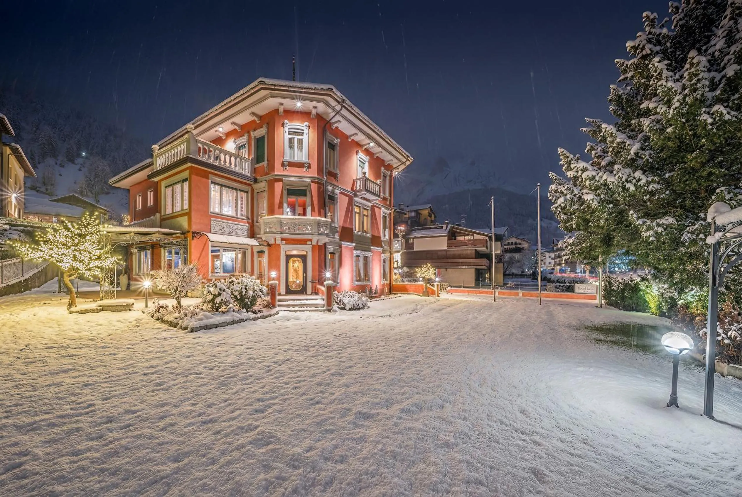 Property building in Hotel Luis