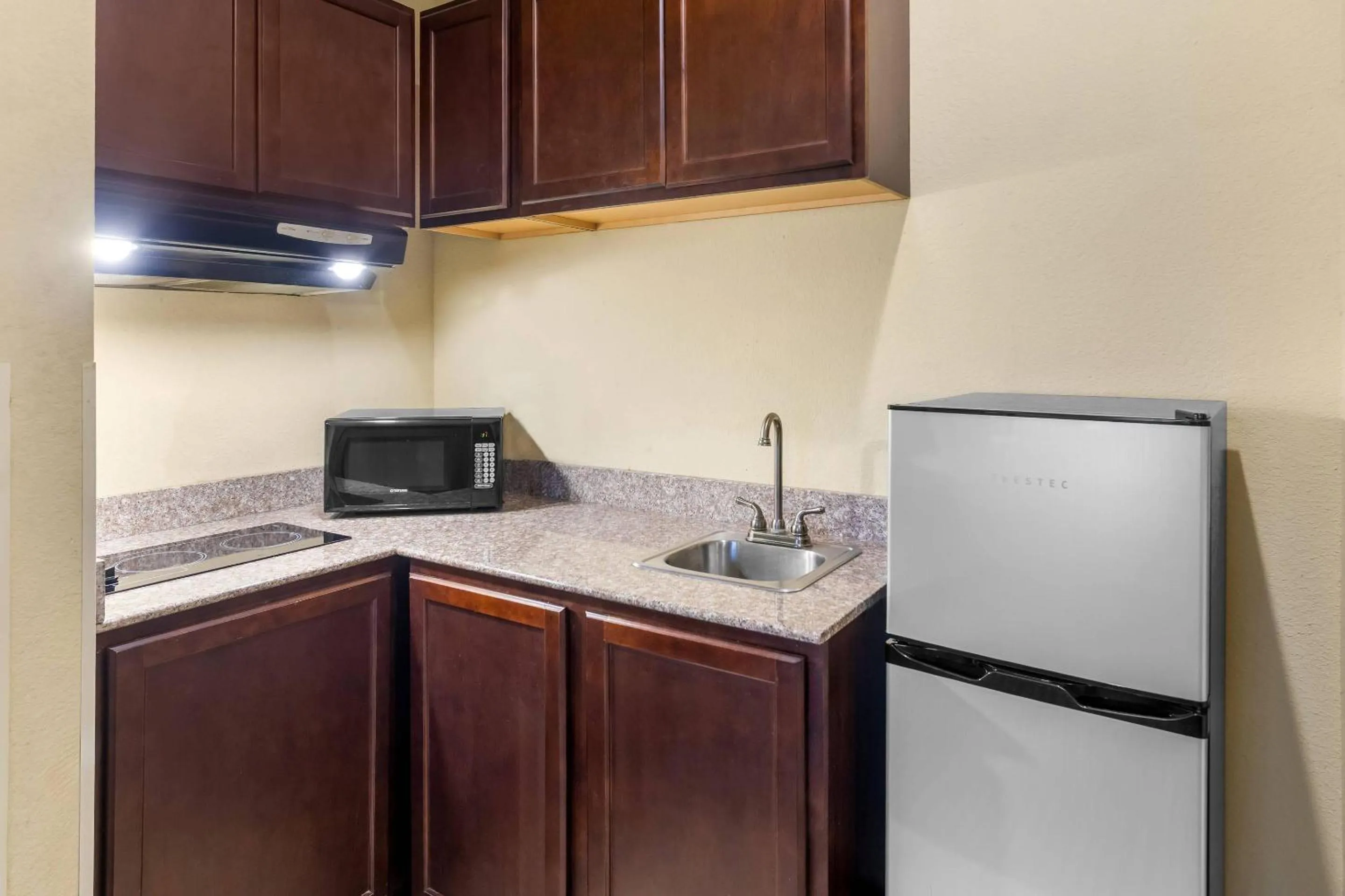 Bedroom in Quality Inn & Suites - Marlin