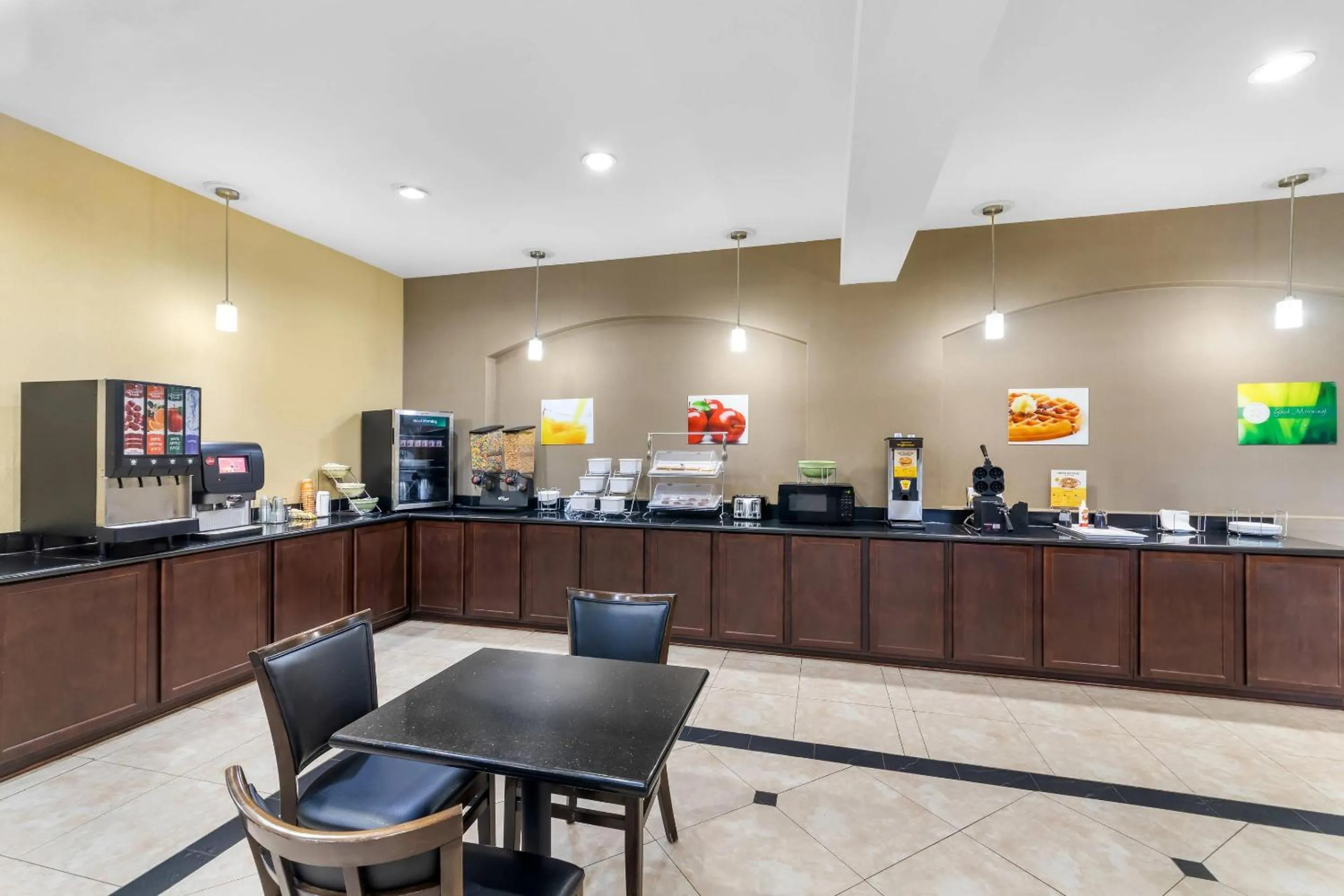 Breakfast in Quality Inn & Suites - Marlin