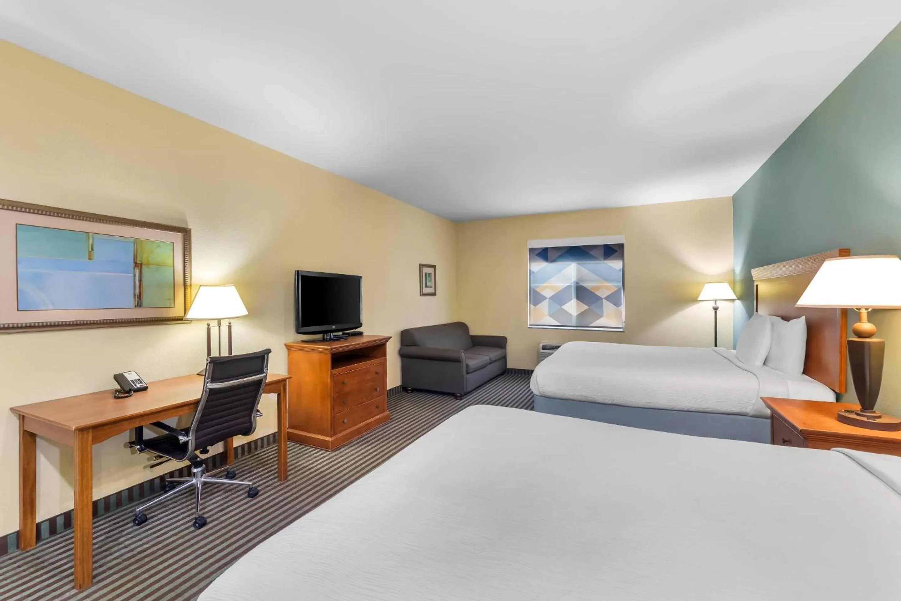 Bedroom, Bed in Quality Inn & Suites - Marlin