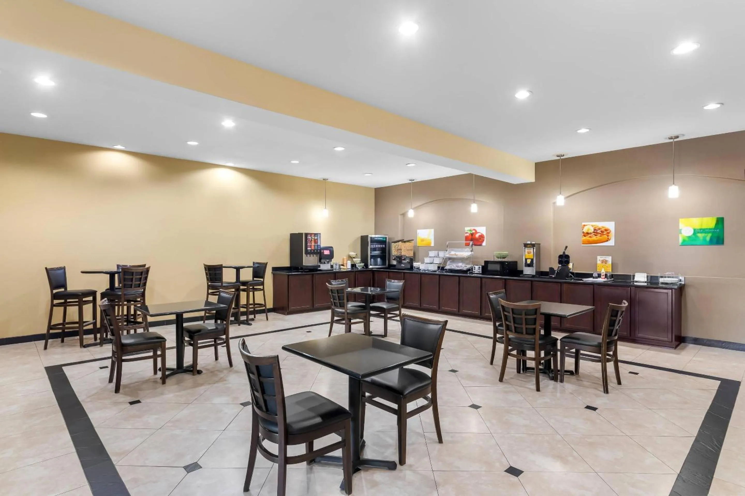 Breakfast in Quality Inn & Suites - Marlin