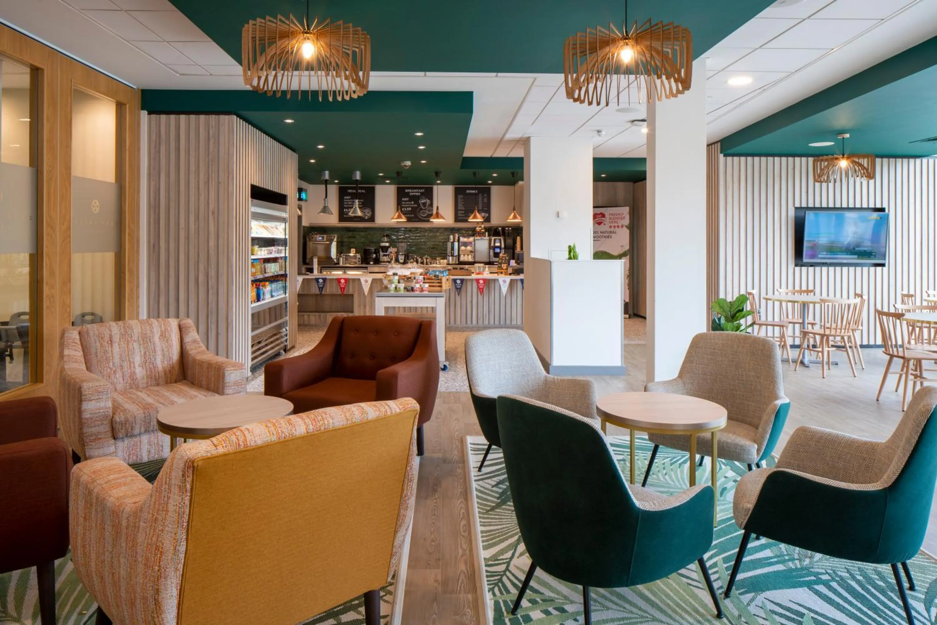 Restaurant/places to eat in Bisham Abbey National Sports Centre