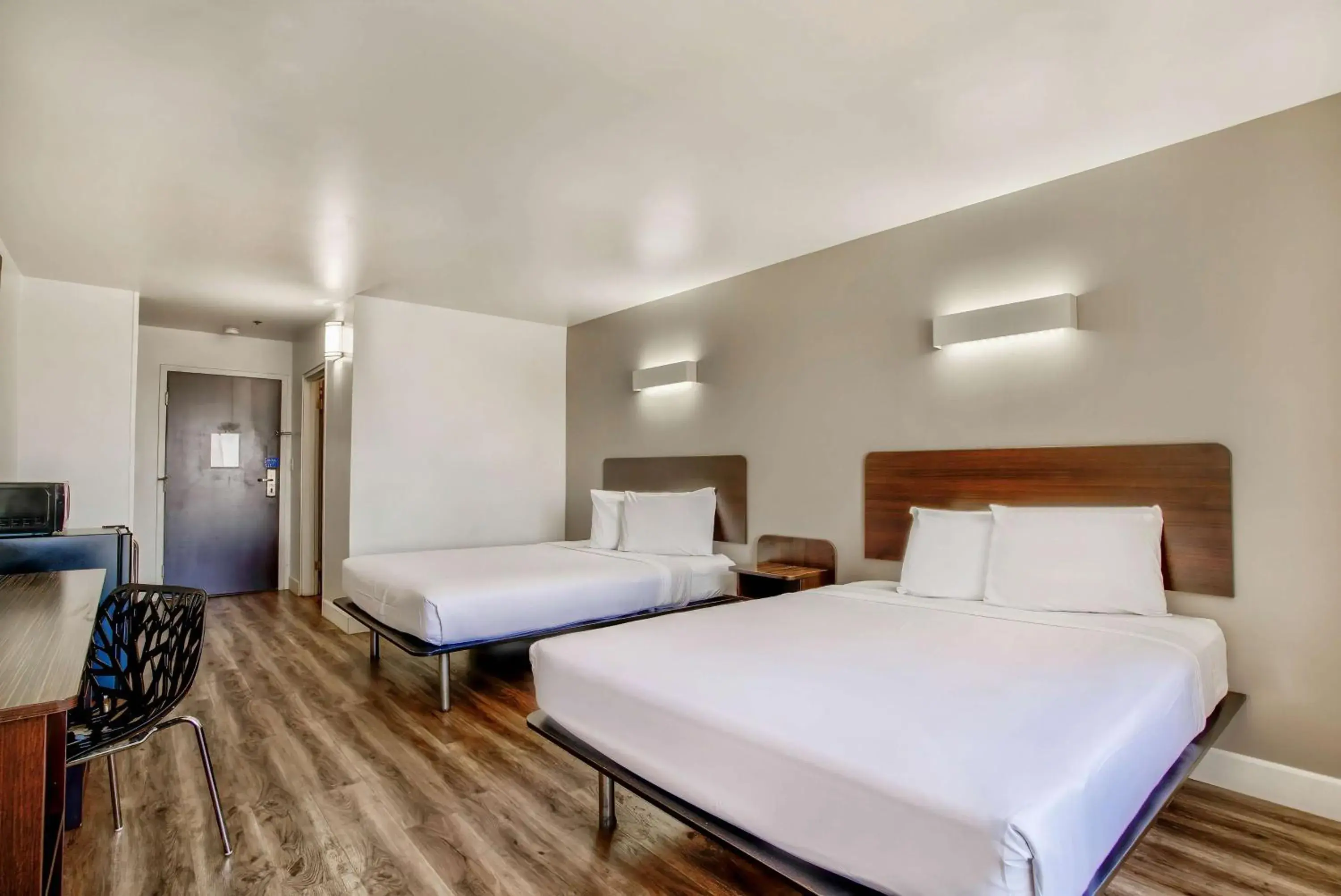 Queen Suite - Smoking in Motel 6-Hesperia, CA - West Main Street I-15 Queen Suite - Smoking in Motel 6-Hesperia, CA - West Main Street I-15