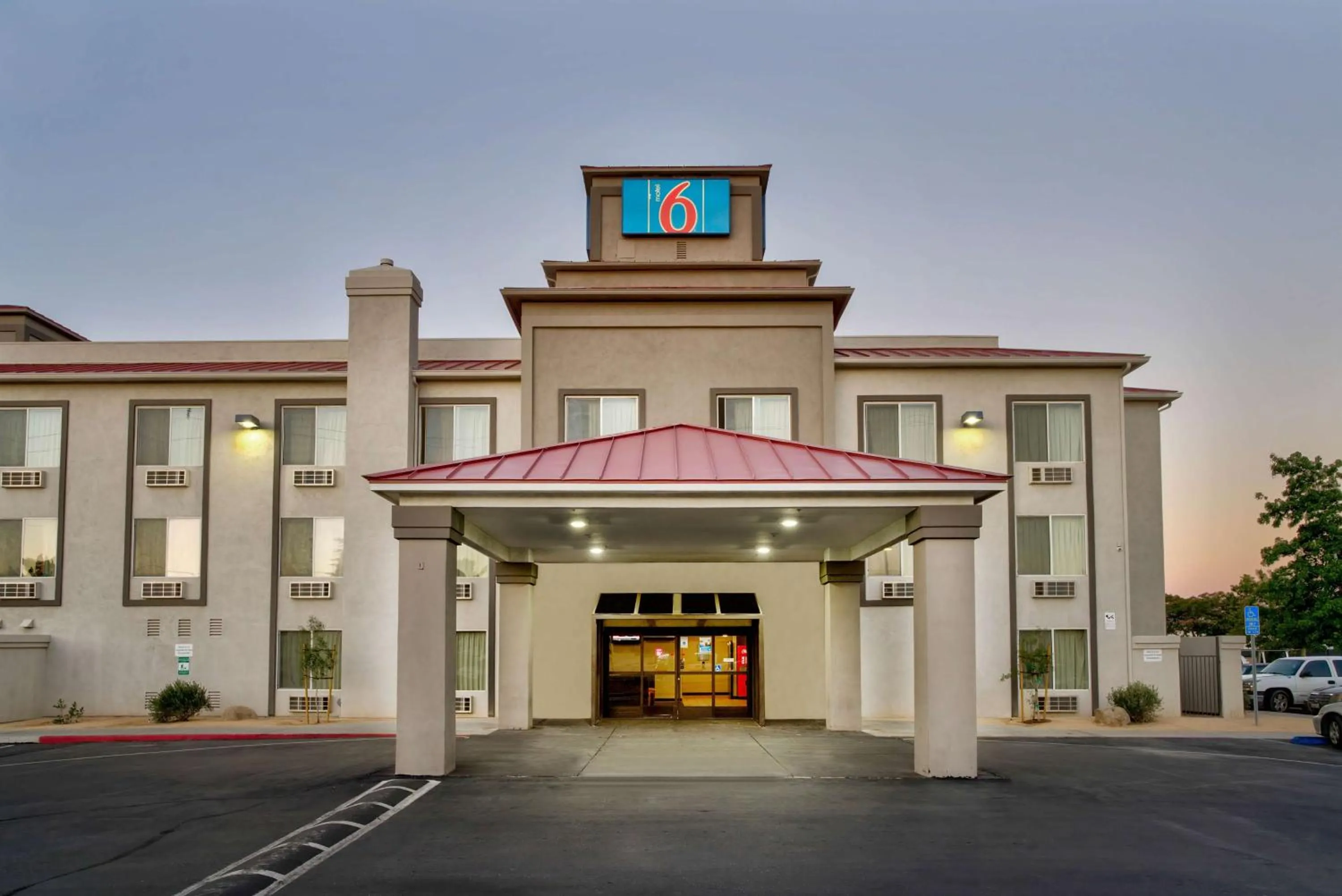 Property building in Motel 6-Hesperia, CA - West Main Street I-15