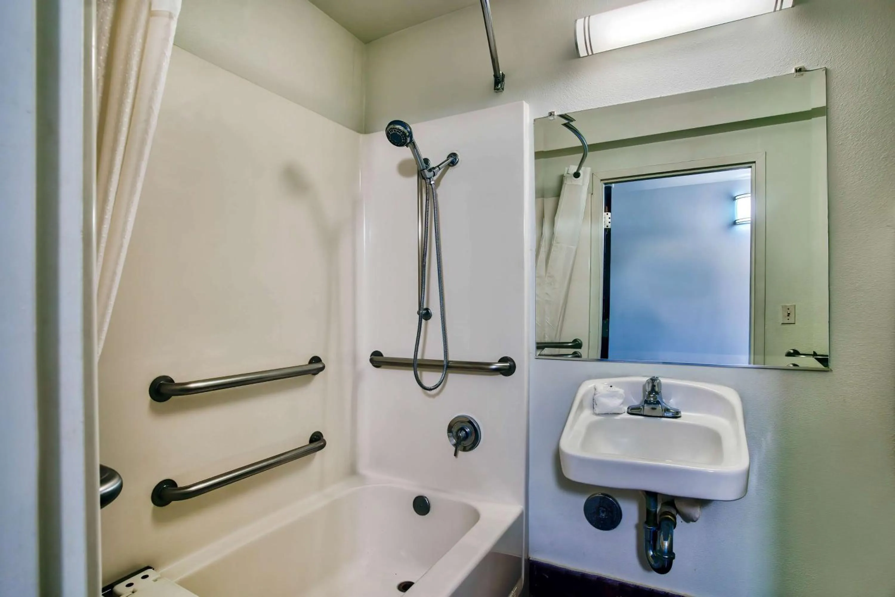 Bedroom in Motel 6-Hesperia, CA - West Main Street I-15