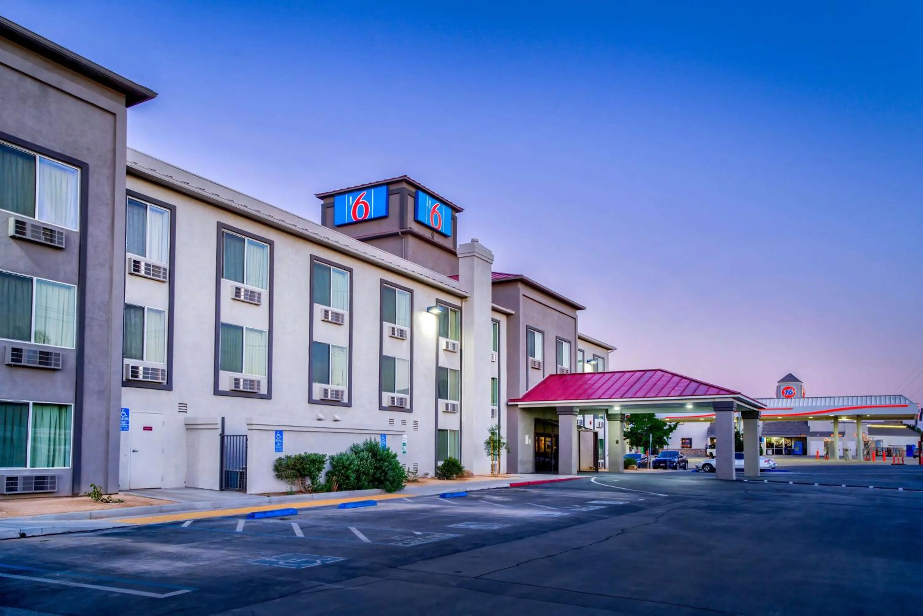Property building in Motel 6-Hesperia, CA - West Main Street I-15