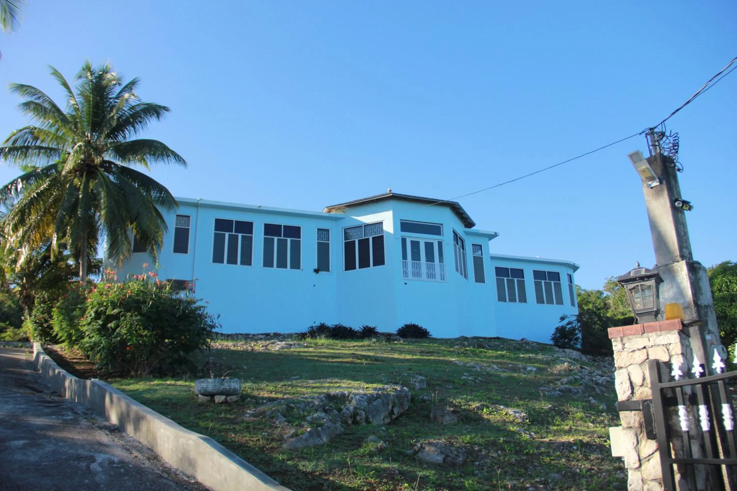 Property building in Sunshine Lodge: Your home away from home