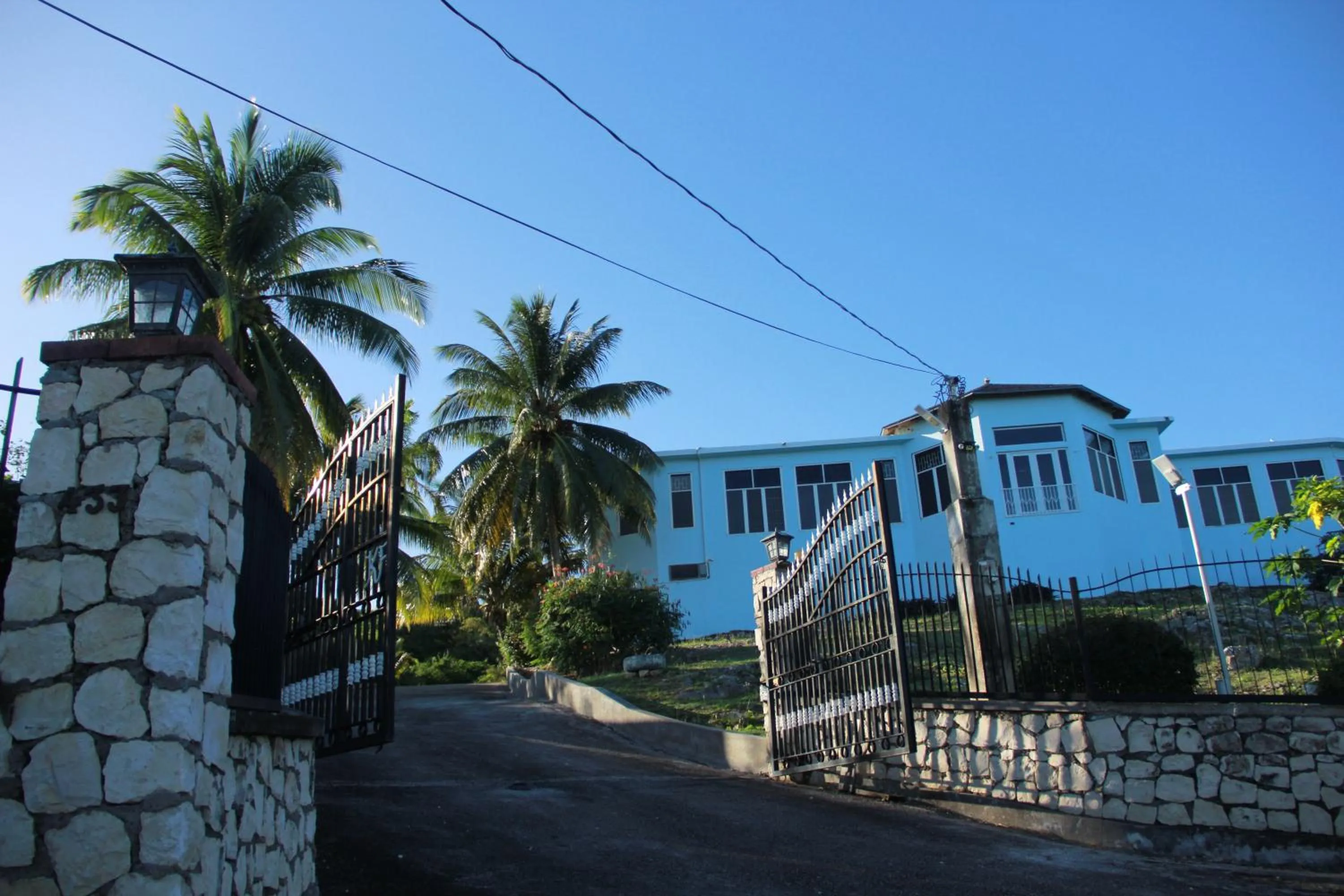 Property building in Sunshine Lodge: Your home away from home