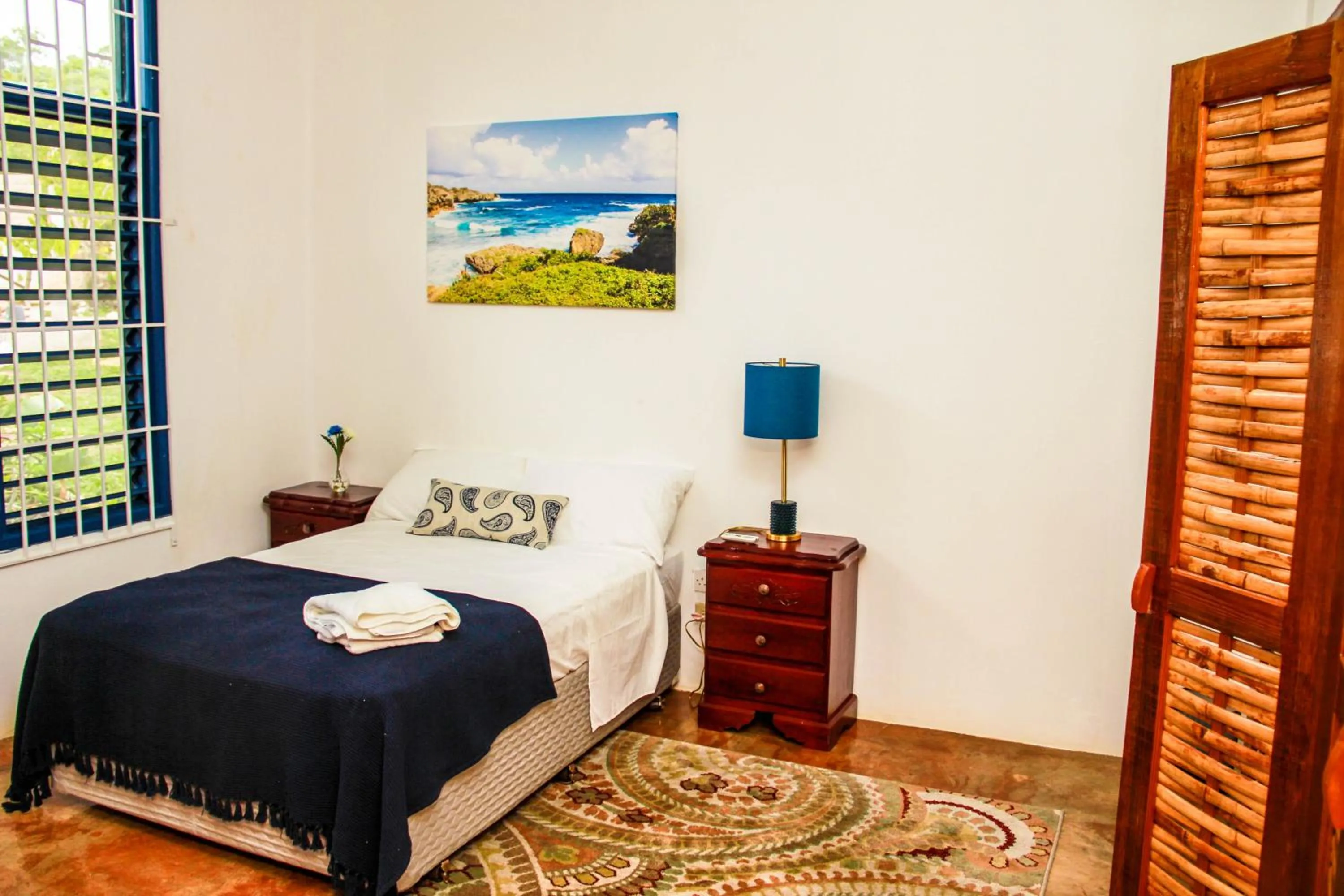 Decorative detail, Bed in Sunshine Lodge: Your home away from home