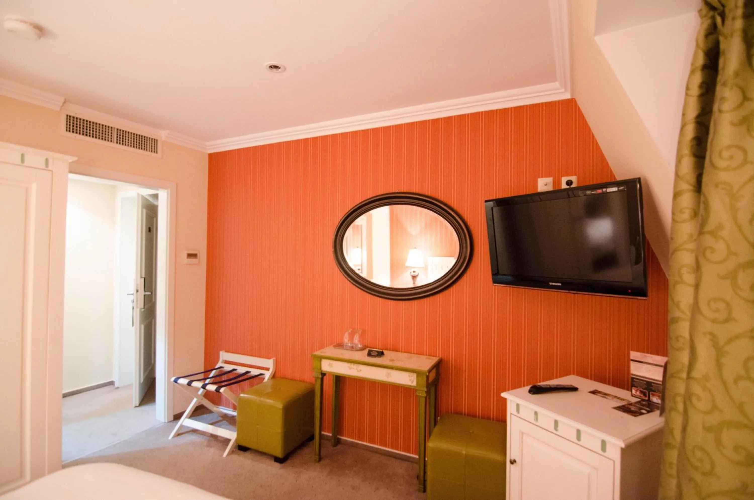 TV and multimedia, Bed in Hotel Boutique Monaco