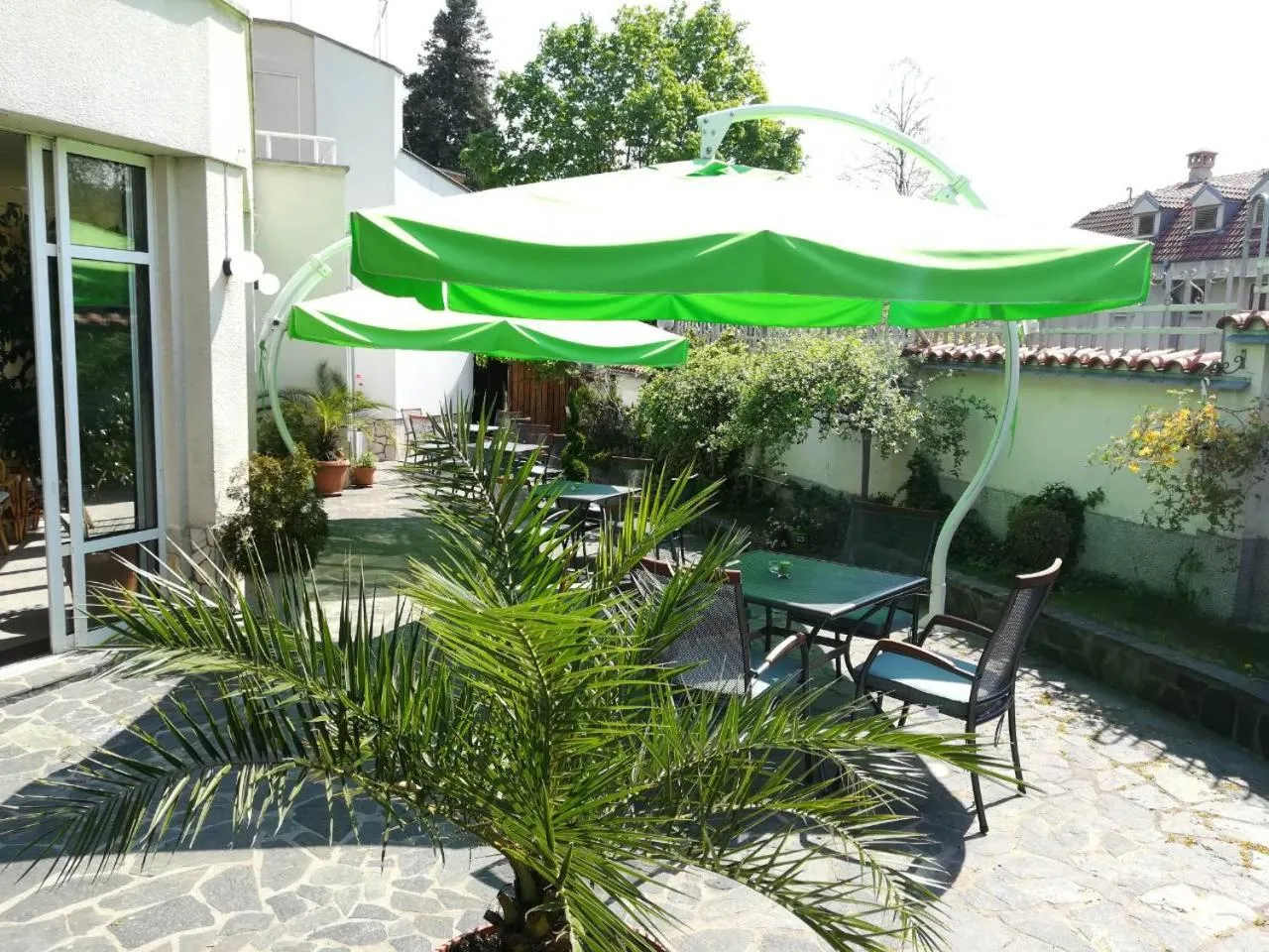 Restaurant/places to eat in Hotel Galant