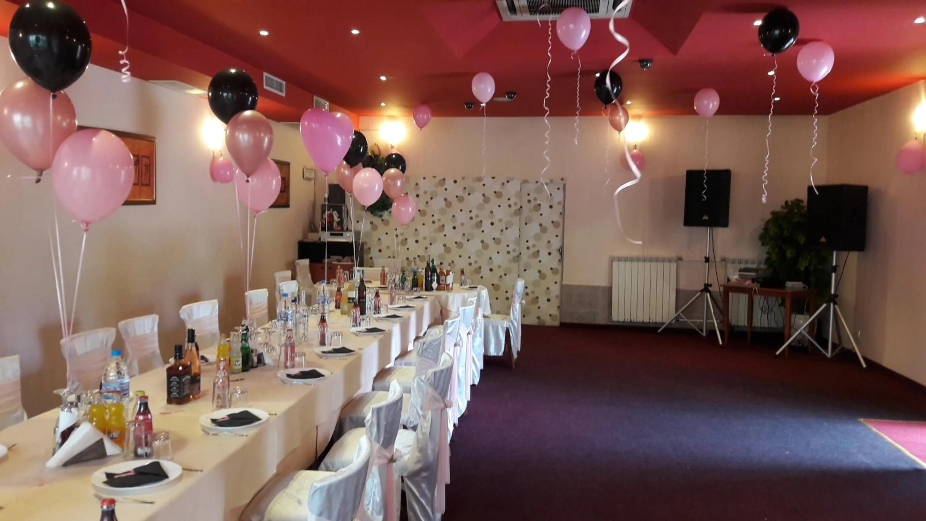 Restaurant/places to eat in Hotel Galant