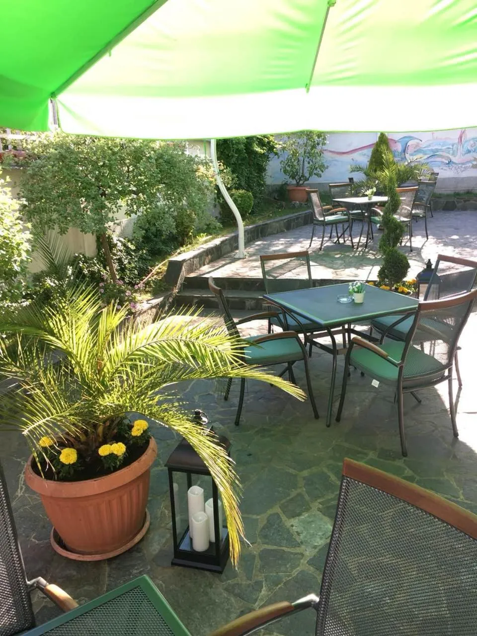 Restaurant/places to eat in Hotel Galant