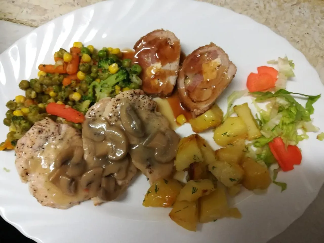 Restaurant/places to eat in Hotel Galant