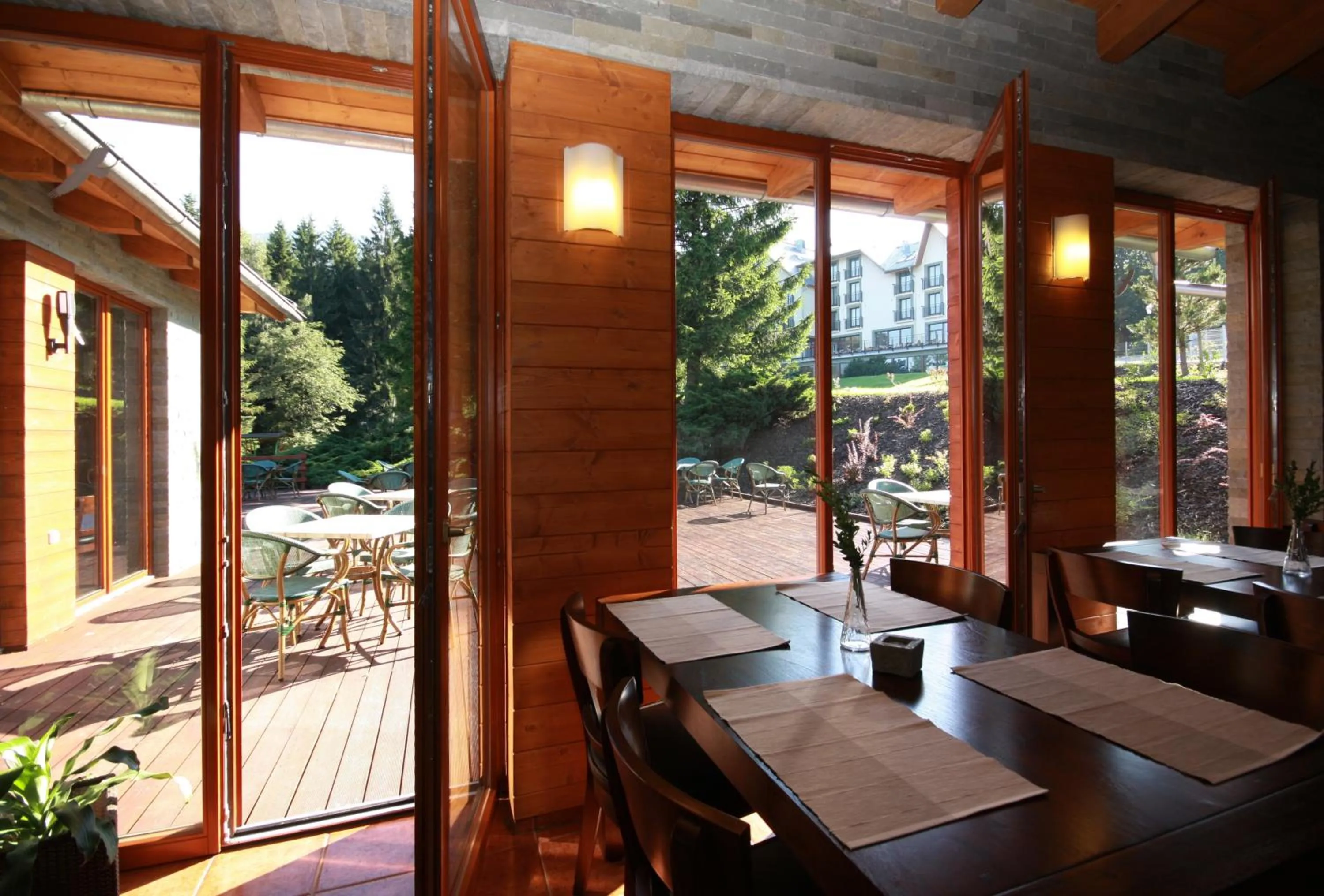 Restaurant/places to eat in Beltine Forest Hotel