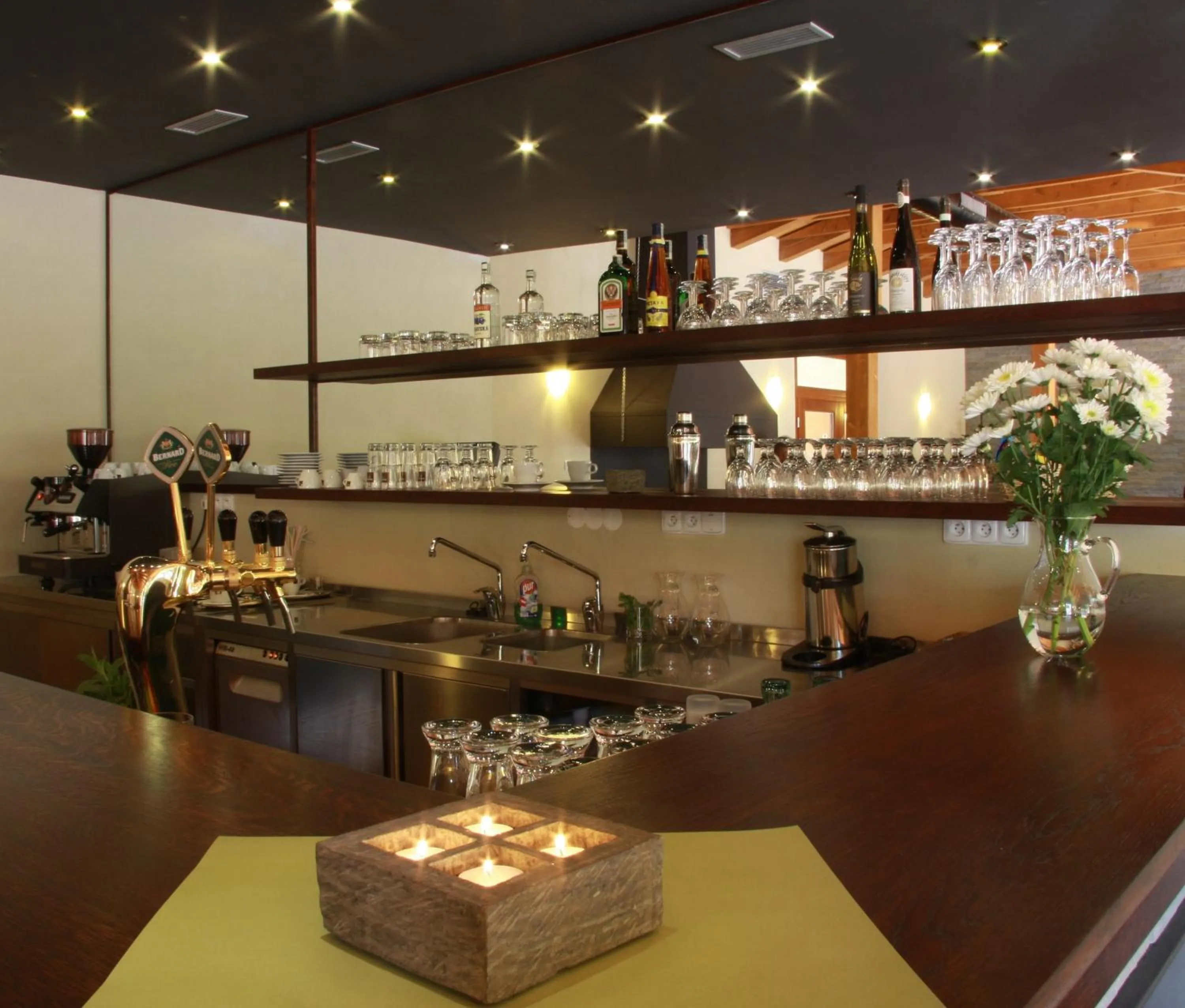 Restaurant/places to eat in Beltine Forest Hotel