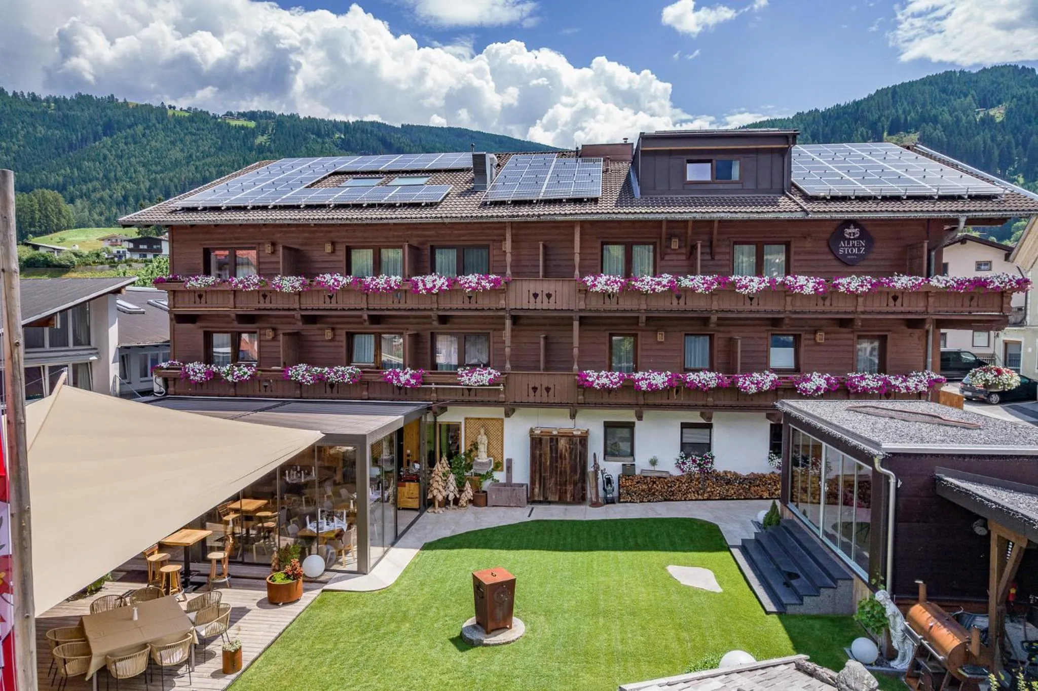 Property building in Hotel Alpenstolz