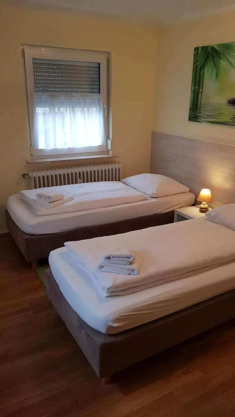 Bed in Gästehaus Schmitt