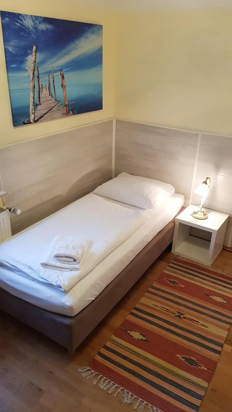Bed in Gästehaus Schmitt