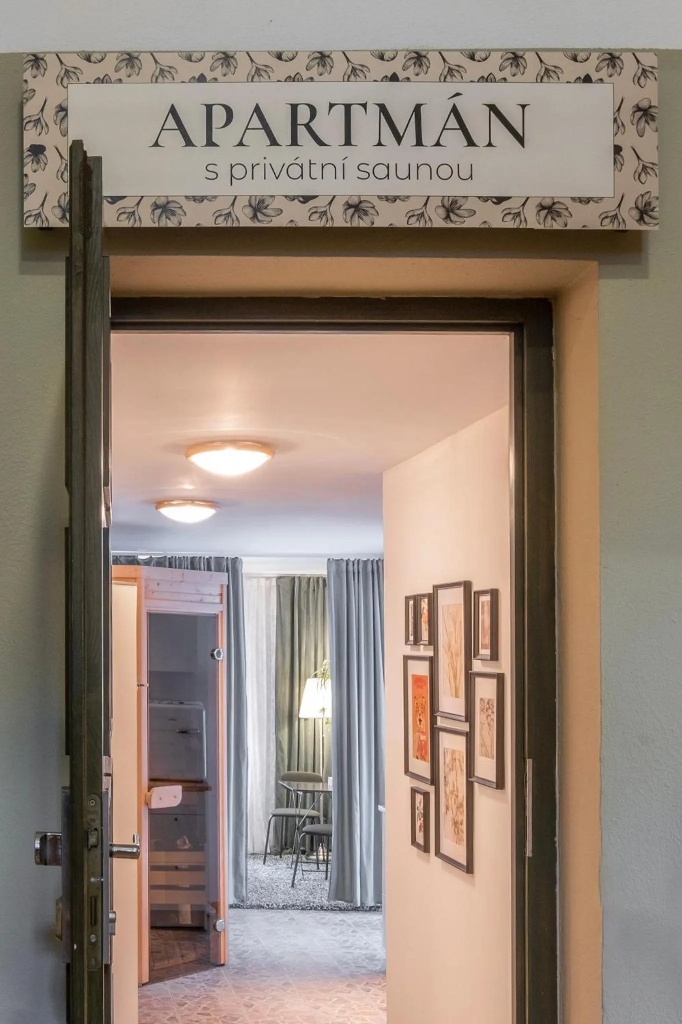 Text overlay in Hotel Krokus