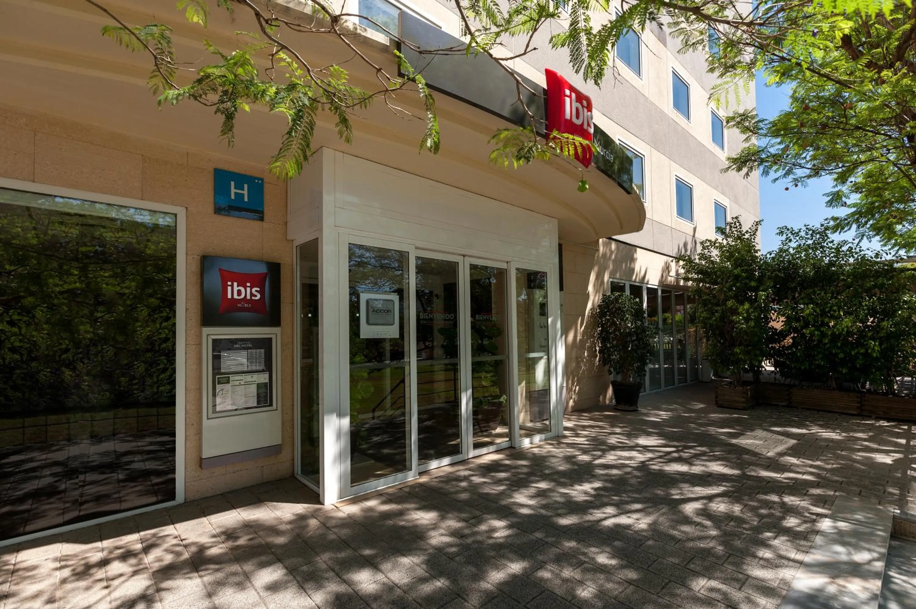 Facade/entrance in Ibis Murcia